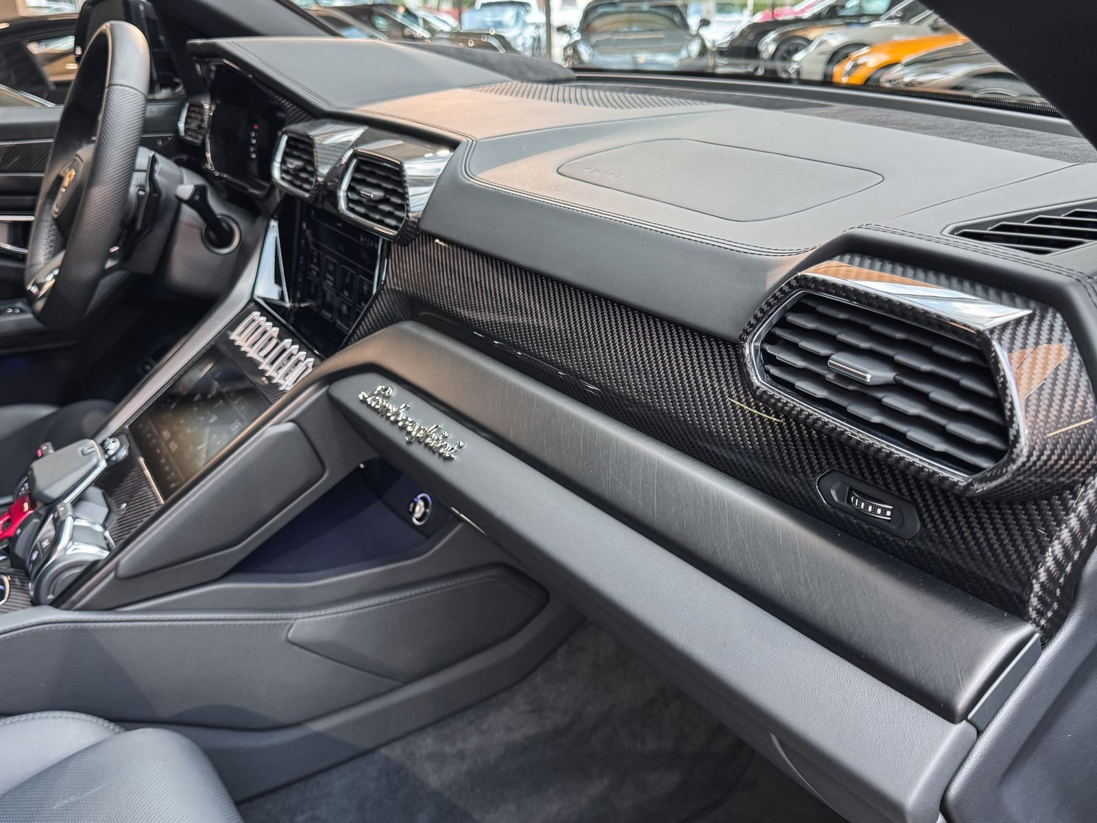 Lamborghini Urus Cabon+RearSeat+B&O foto 16