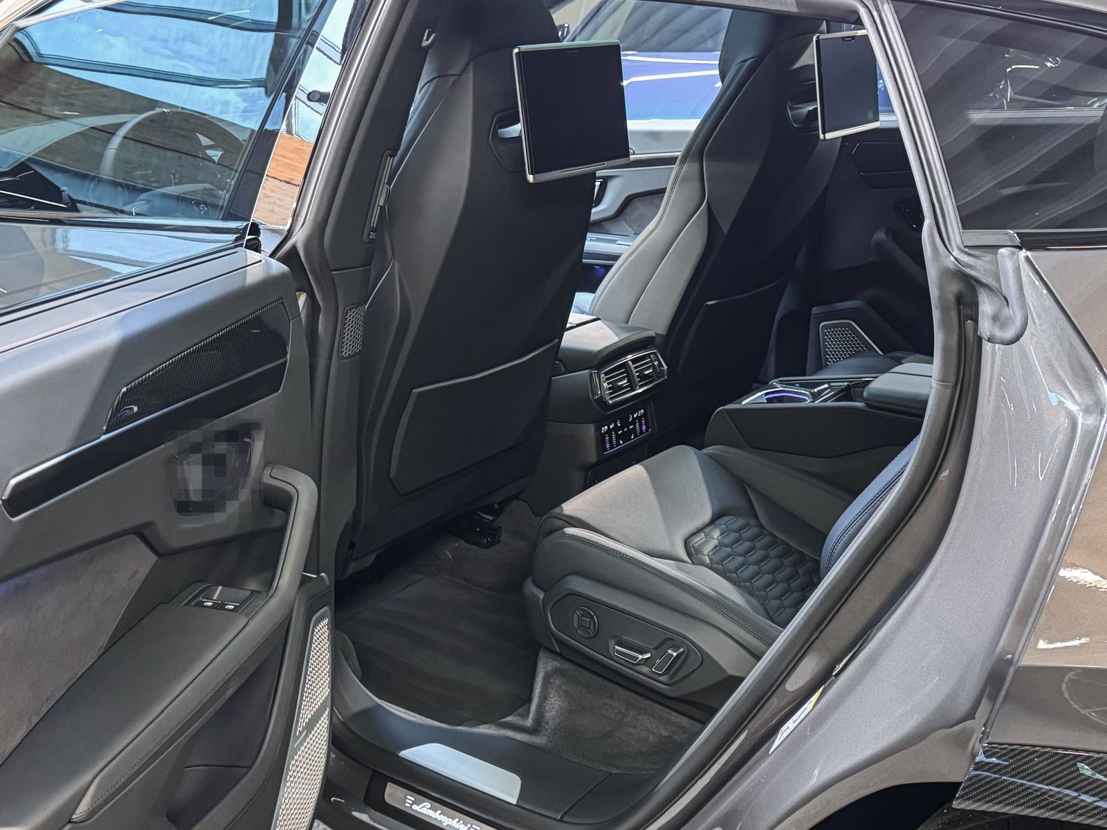 Lamborghini Urus Cabon+RearSeat+B&O foto 18