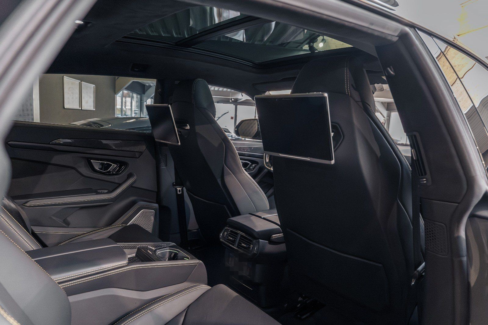 Lamborghini Urus Pano+Adas+Akrapovic+TV+Full Carbon+B&O-3D foto 24