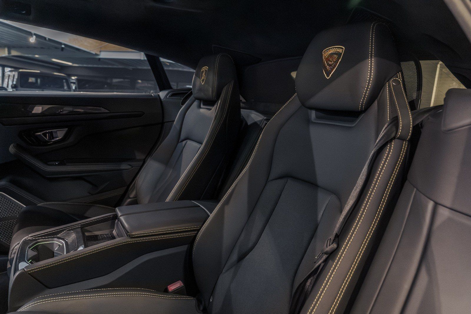 Lamborghini Urus Pano+Adas+Akrapovic+TV+Full Carbon+B&O-3D foto 25