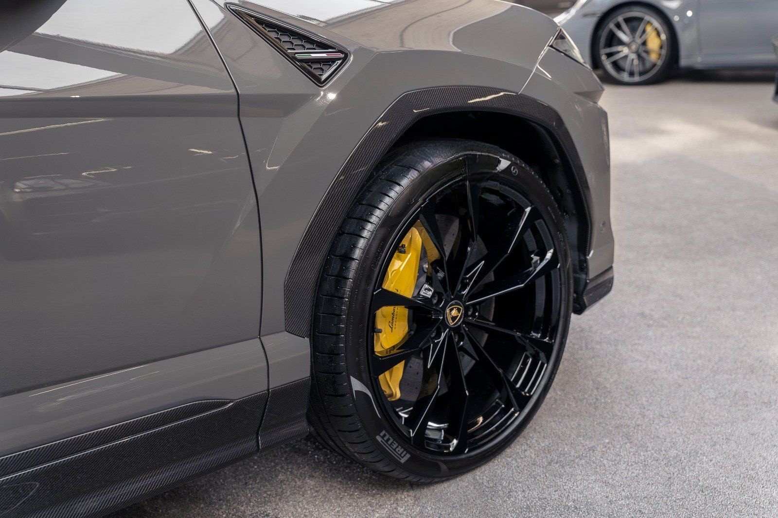 Lamborghini Urus Pano+Adas+Akrapovic+TV+Full Carbon+B&O-3D foto 6