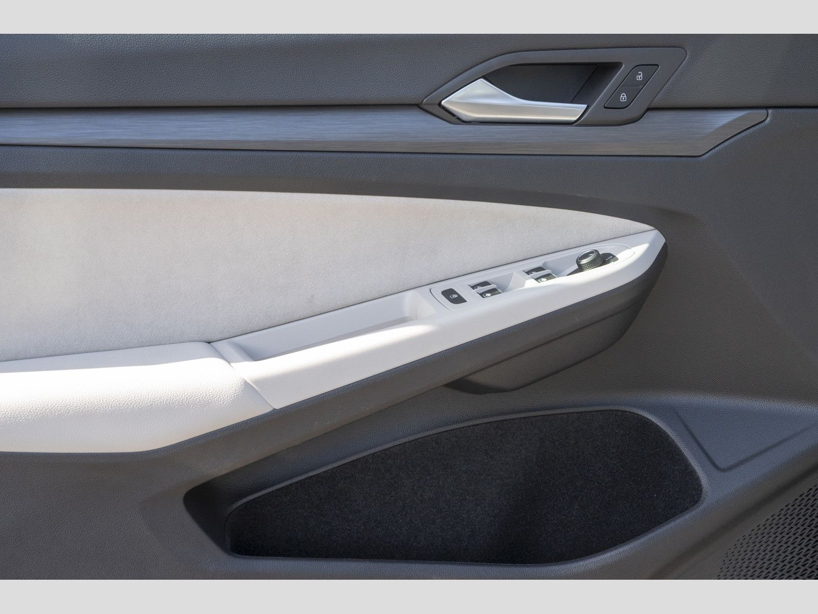 Volkswagen Golf VIII 1.5 TSI Style App-Connect/LED/Einparkh foto 18