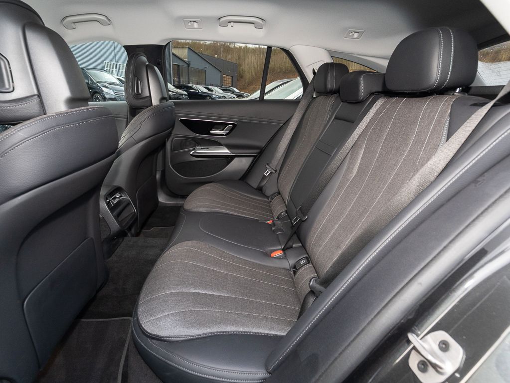 Mercedes-Benz E 200 4MATIC T-Modell SpurW ParkAss. LED SpurH foto 12