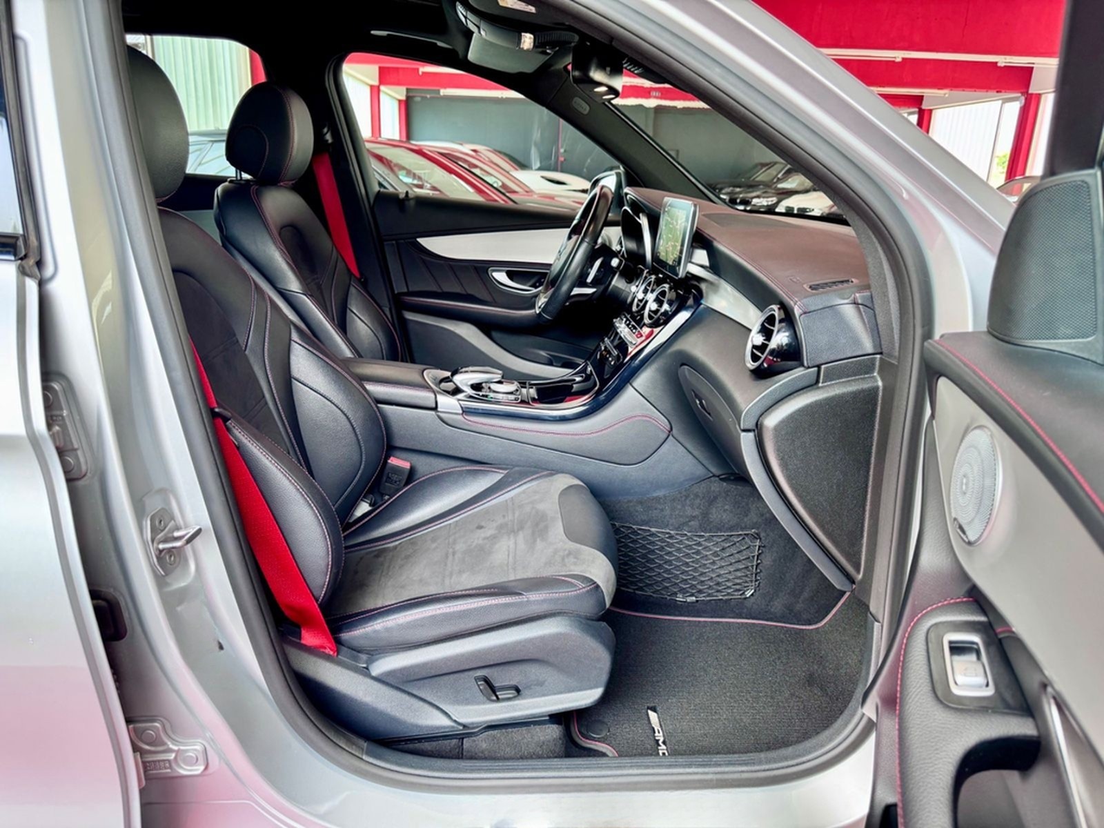 Mercedes-Benz GLC43 AMG Pano Burmester Airmatic LED KeylesGo19 foto 21