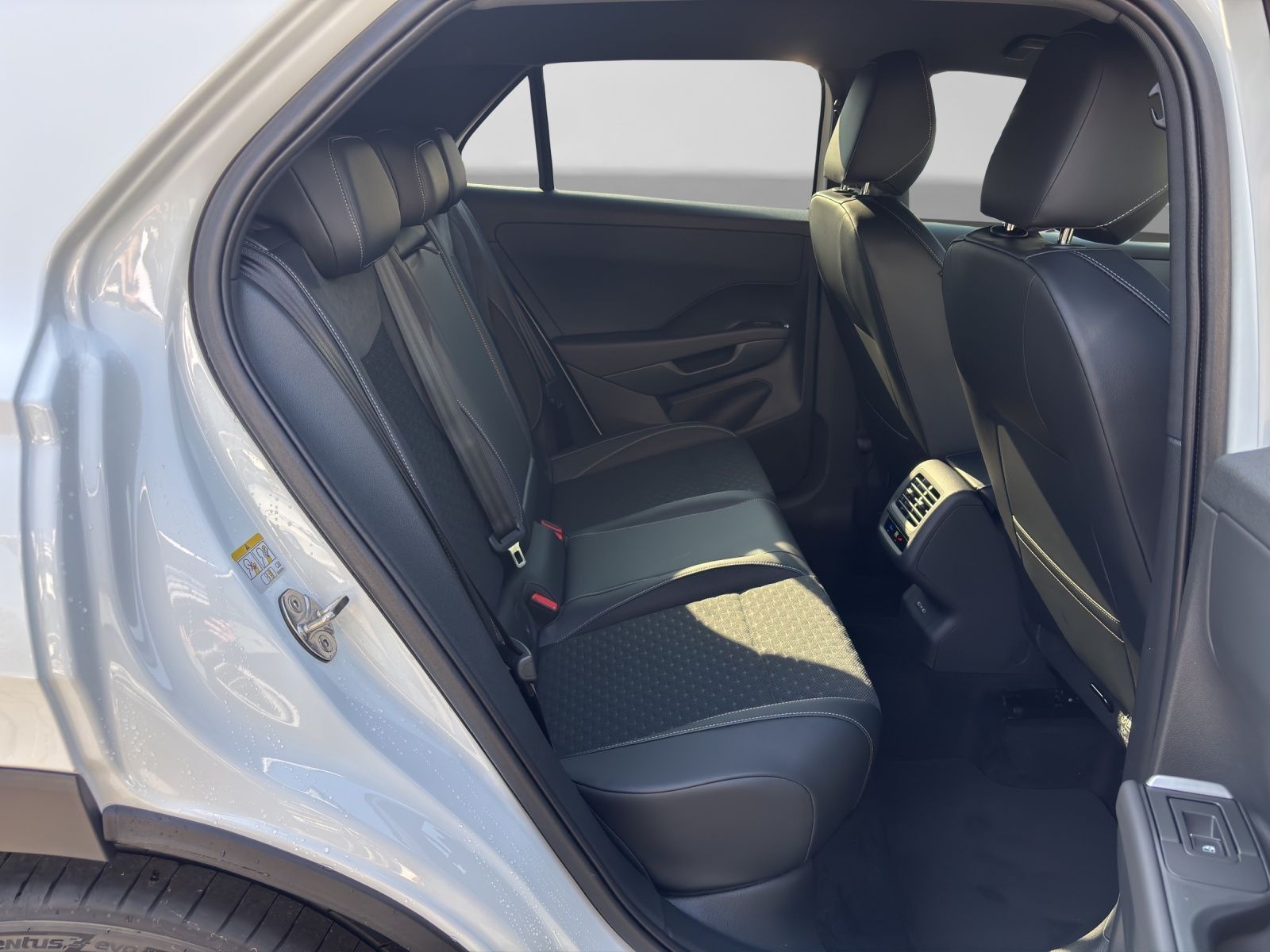 Volkswagen T-Roc 1.5 eTSI DSG R-LINE REAR VIEW DAB+ SITZHZ foto 6