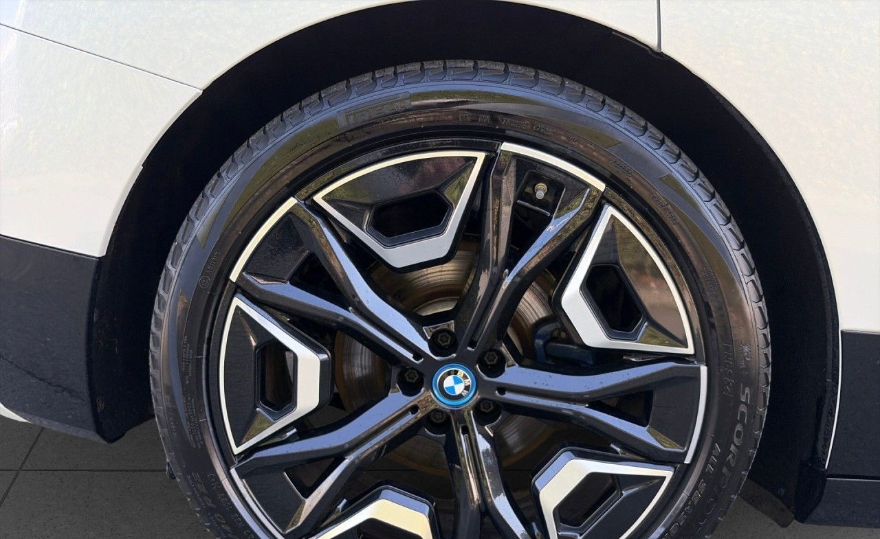 BMW iX xDrive40 Sport SoftCl Laser H/K PAPro SHZ AHK foto 18