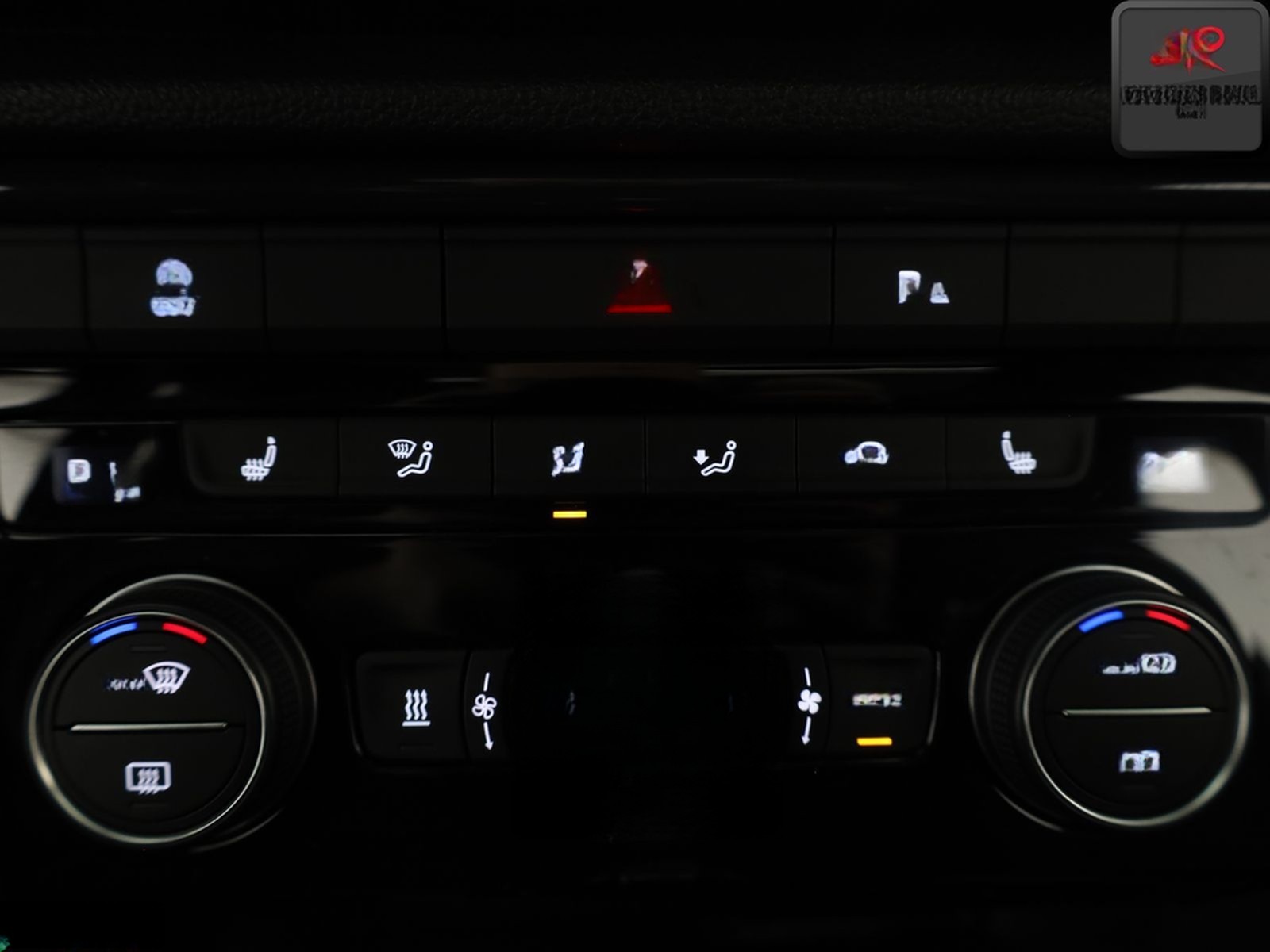 Volkswagen T-Roc 2.0 TSI 4M SPORT BEATS,PANO,KAMERA,KEYLESS foto 25