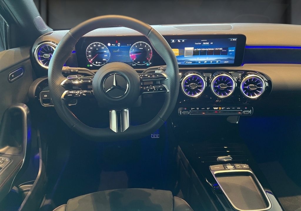 Mercedes-Benz A 200 AMG+Night+Navi+Distronic+MBUX+Ambiente+ foto 10