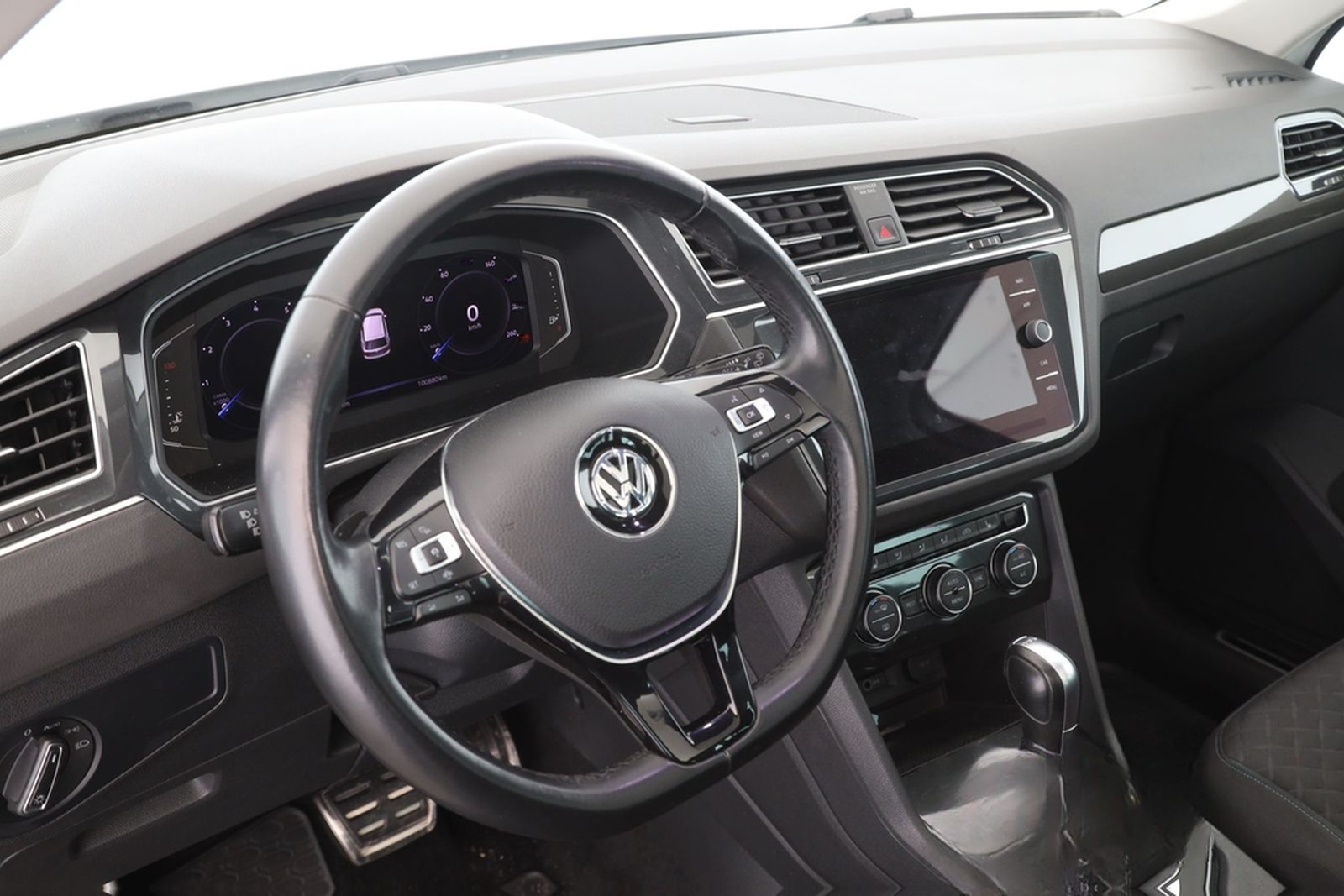Volkswagen Tiguan 2.0 TSI DSG 4MOTION IQ.DRIVE | PANO | foto 14