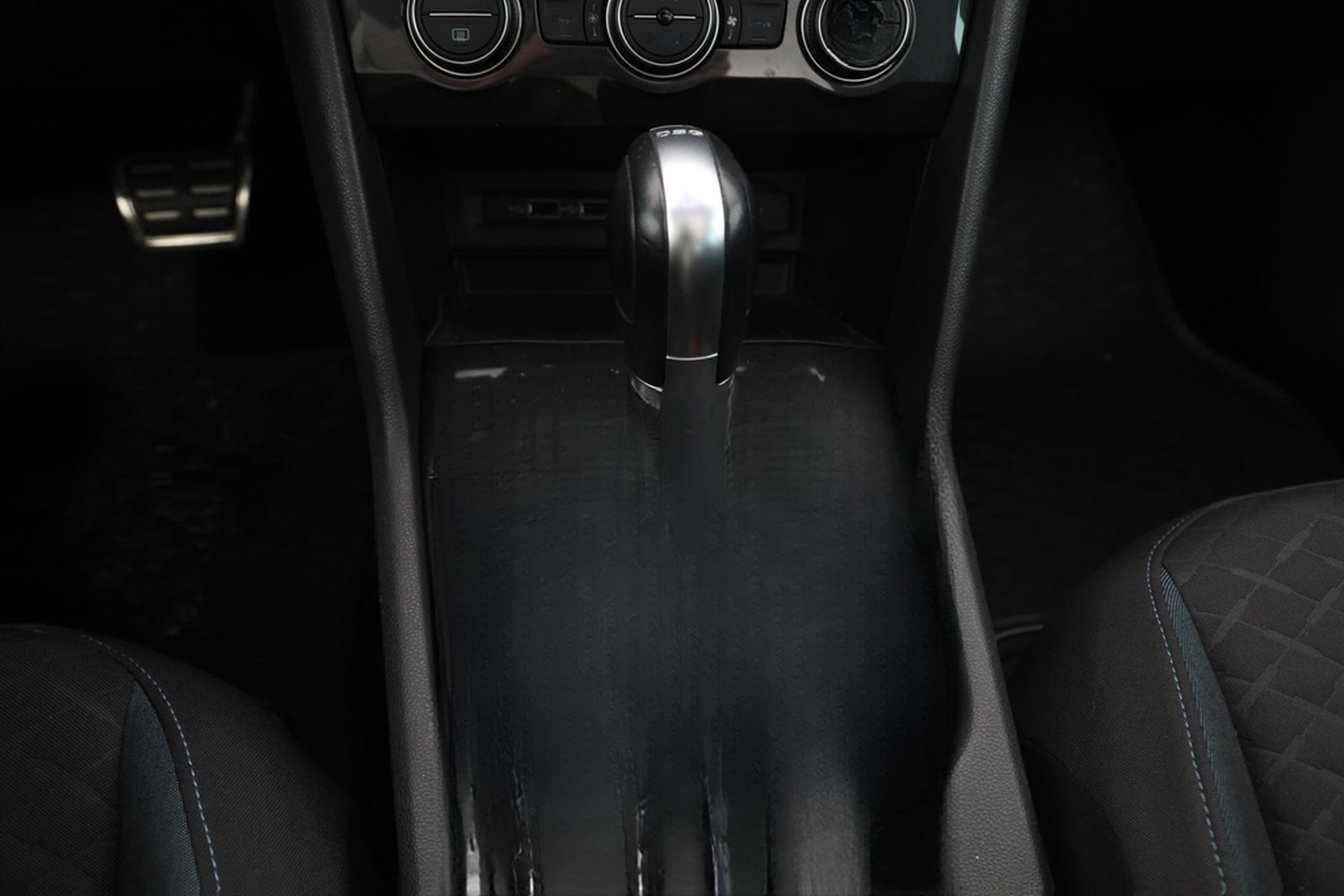 Volkswagen Tiguan 2.0 TSI DSG 4MOTION IQ.DRIVE | PANO | foto 15