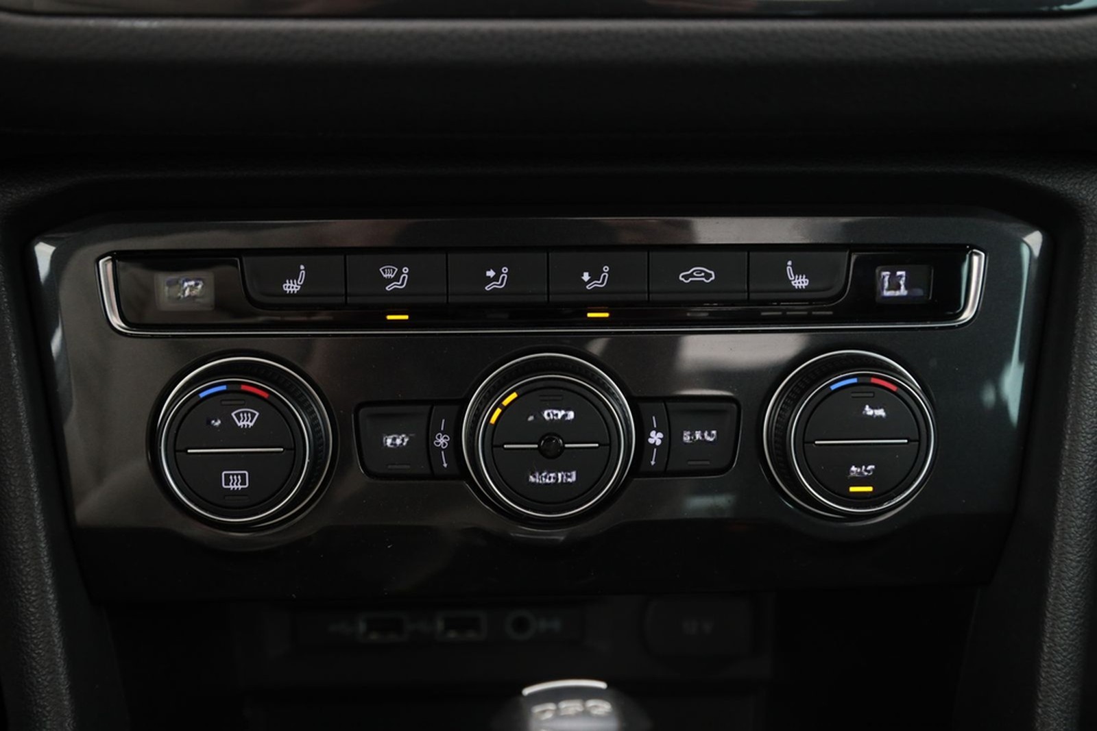 Volkswagen Tiguan 2.0 TSI DSG 4MOTION IQ.DRIVE | PANO | foto 16