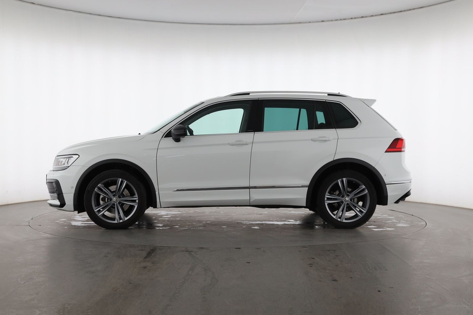 Volkswagen Tiguan 2.0 TSI DSG 4MOTION IQ.DRIVE | PANO | foto 3