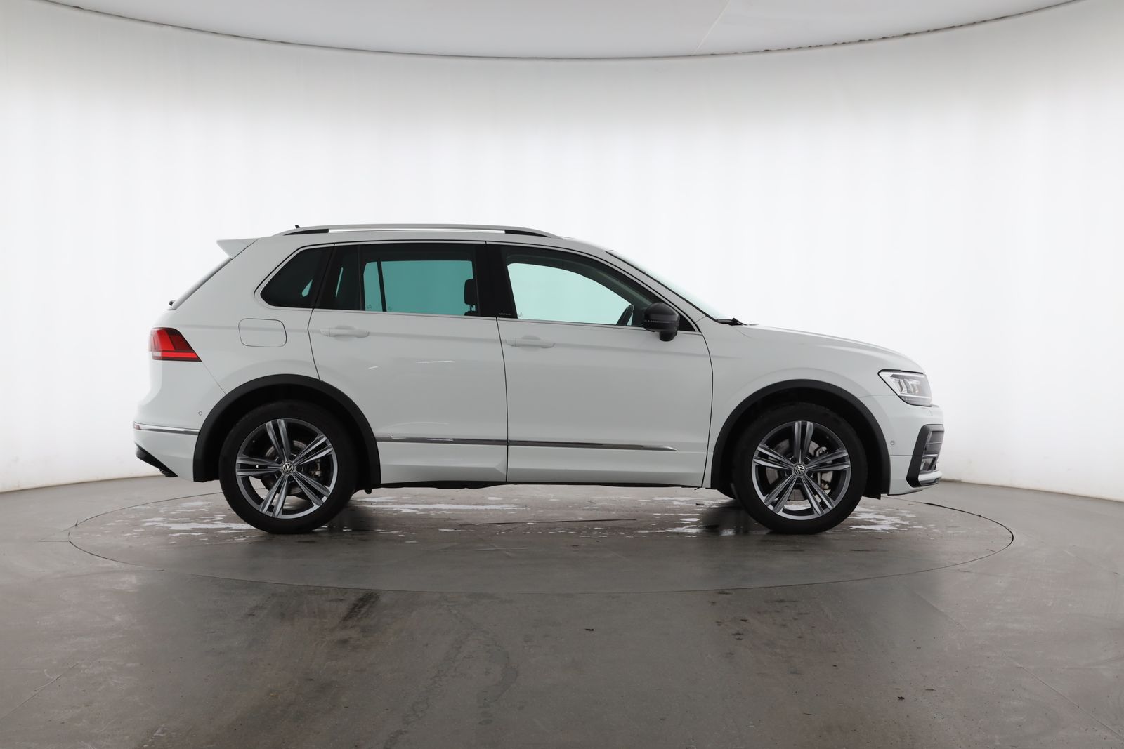 Volkswagen Tiguan 2.0 TSI DSG 4MOTION IQ.DRIVE | PANO | foto 7