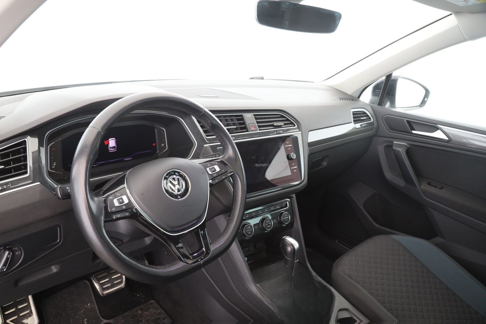 Volkswagen Tiguan 2.0 TSI DSG 4MOTION IQ.DRIVE | PANO | foto 9