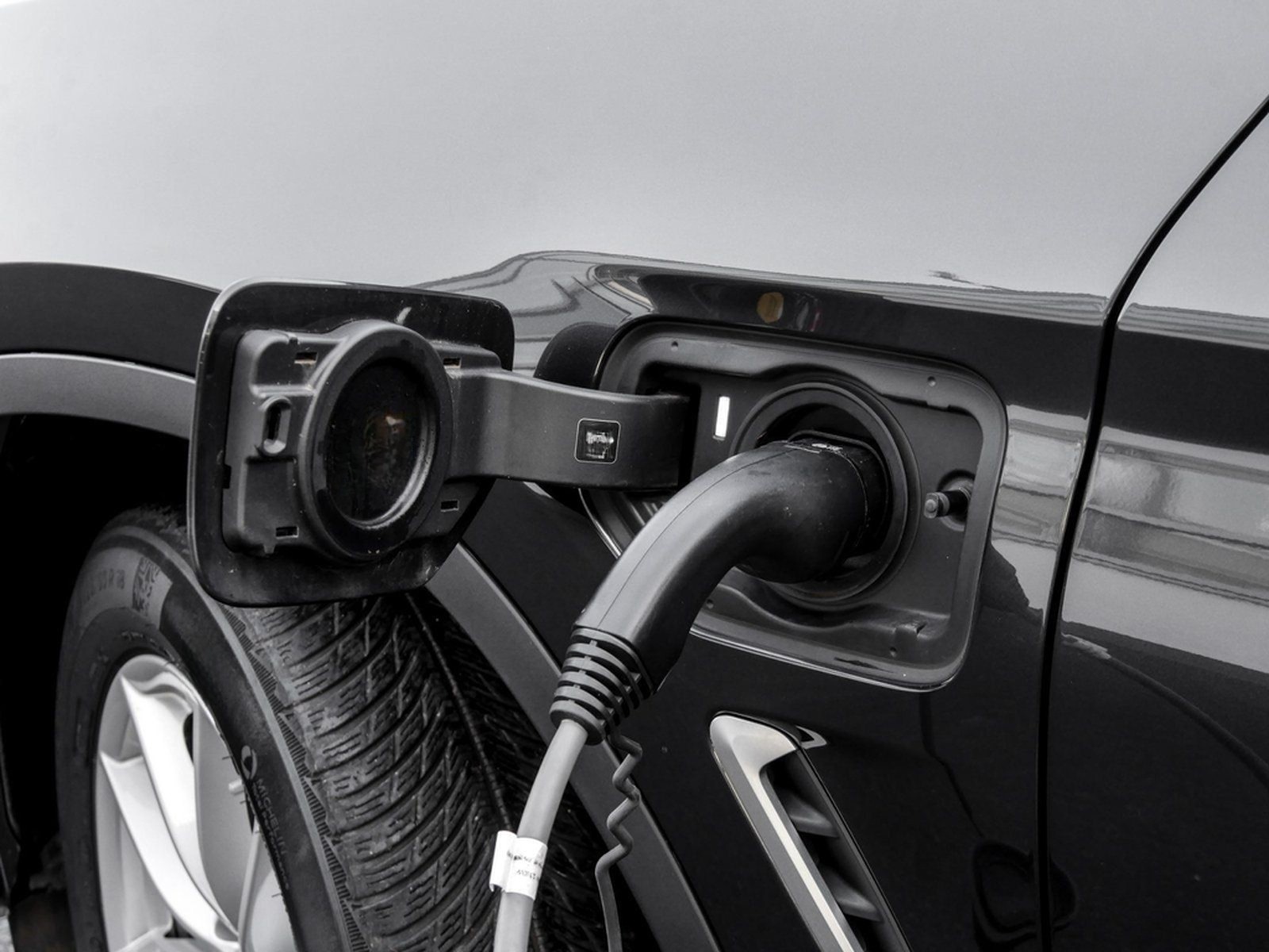 BMW X3 xDrive30e PANO AHK RFK NAVI LED PDC V+H DAB foto 15