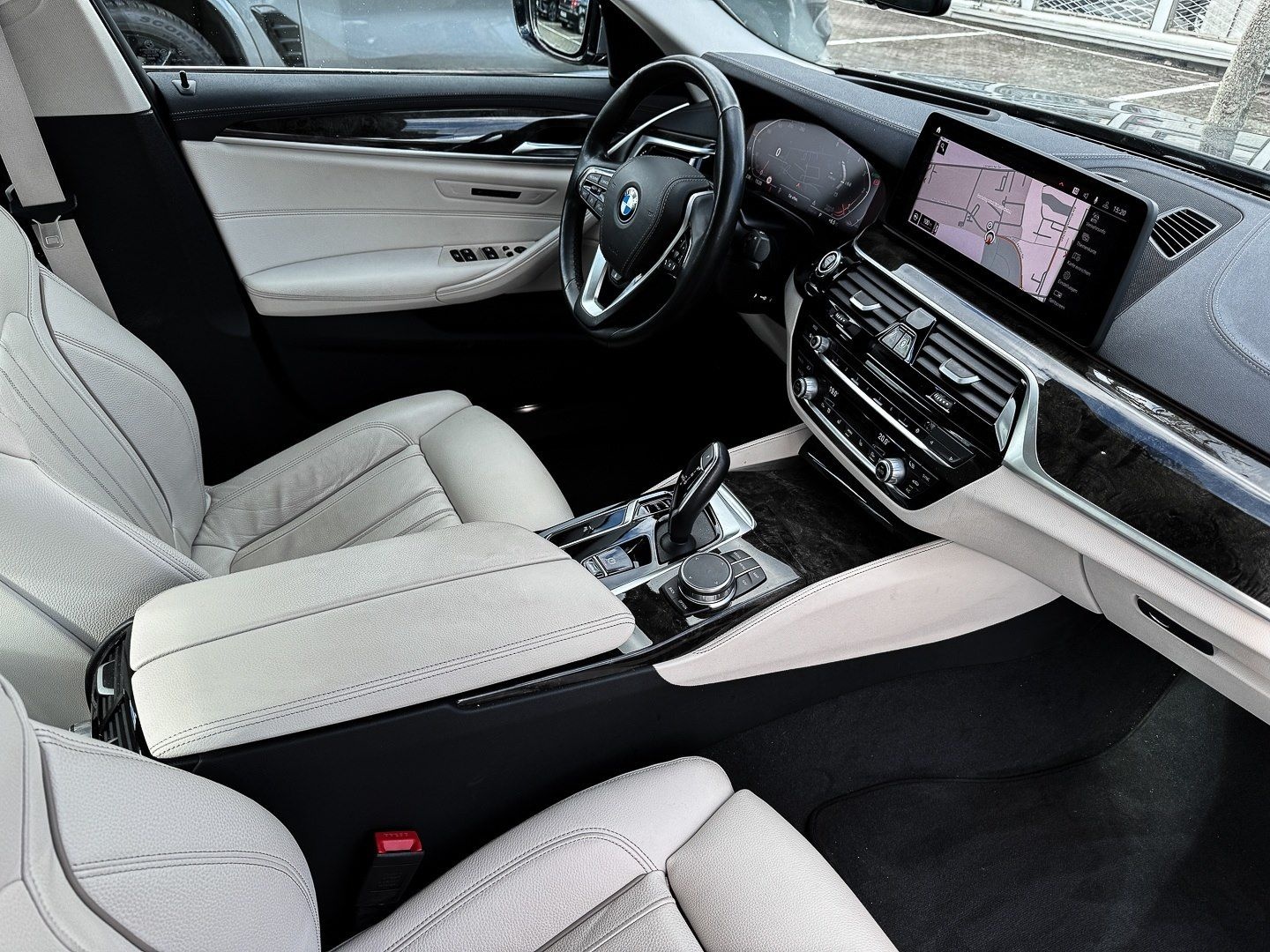 BMW 530d AHK+HUD+NAVI+STANDHEIZUNG foto 6