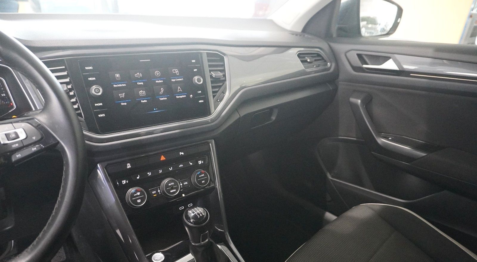 Volkswagen T-Roc 1.5 TSI R-LINE SPORT NAVI/LED/KAMERA/VIRT. foto 24