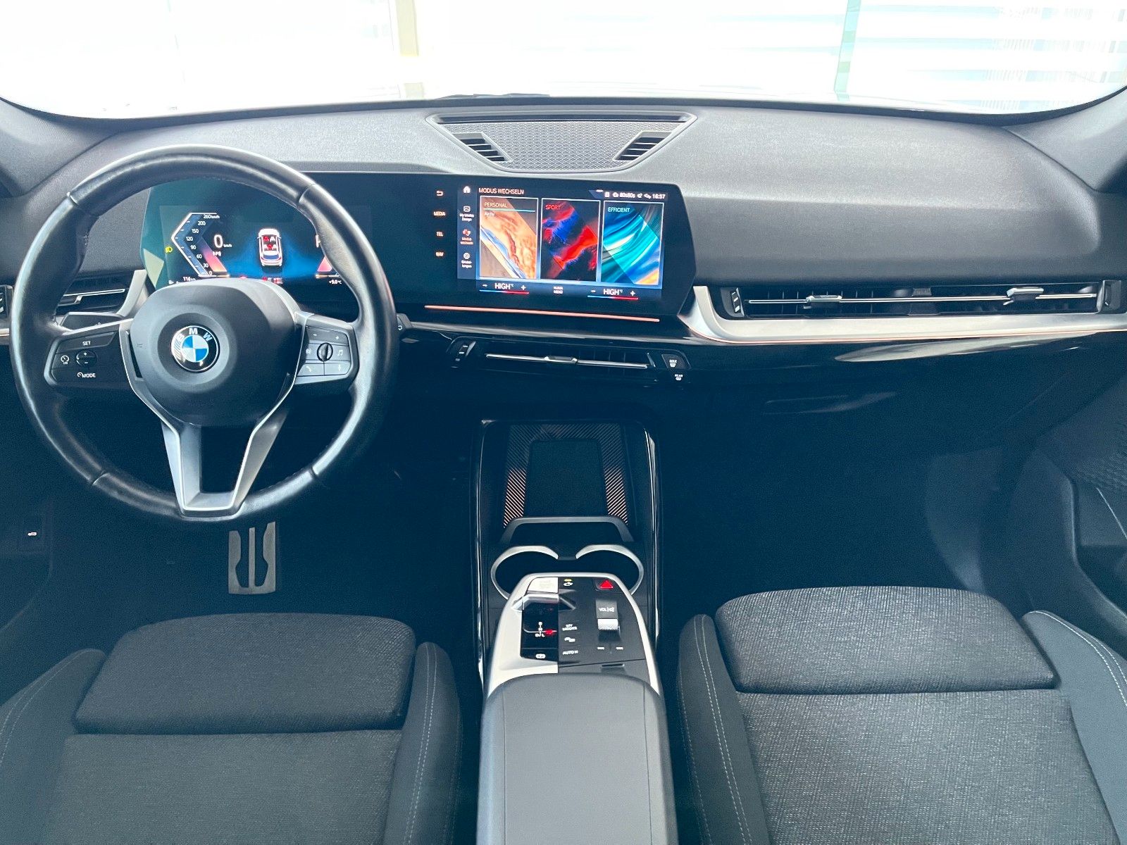 BMW X1 18d sDrive Neues Model Sportsitze Komfortzug. foto 9