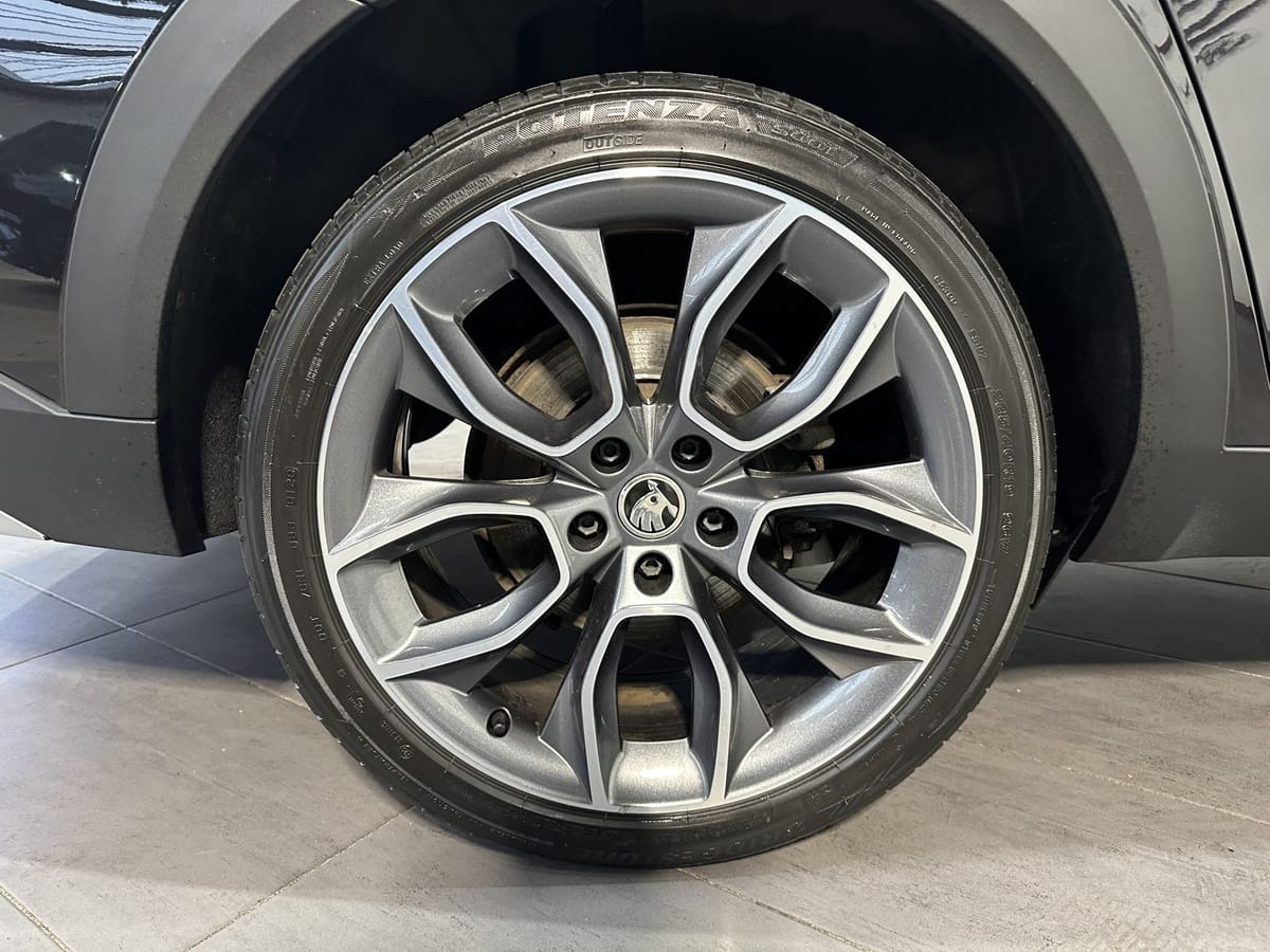 Skoda Superb Combi 2.0 TDI 4x4 DSG Scout NAV LED AHK foto 3