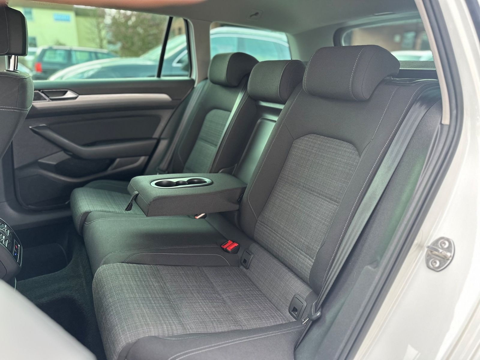 Volkswagen Passat Business MASSAGE LED NAVI RFK foto 12