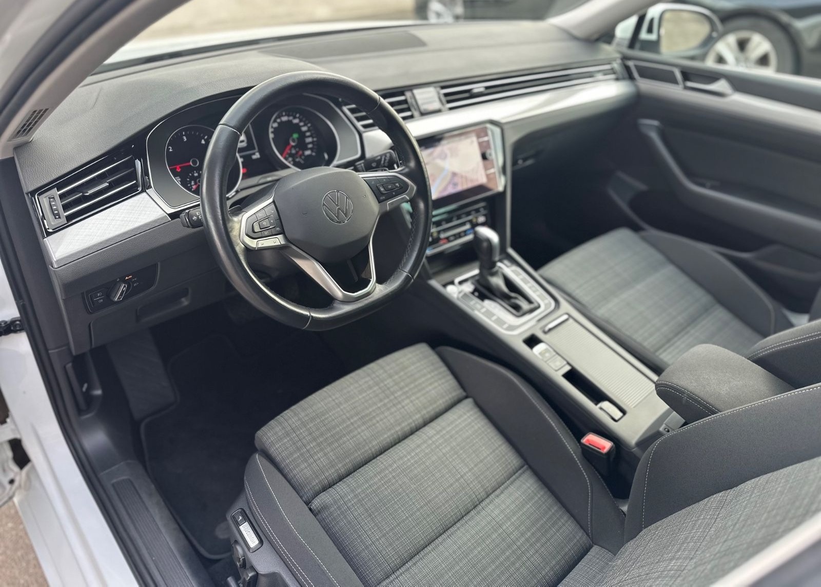 Volkswagen Passat Business MASSAGE LED NAVI RFK foto 23