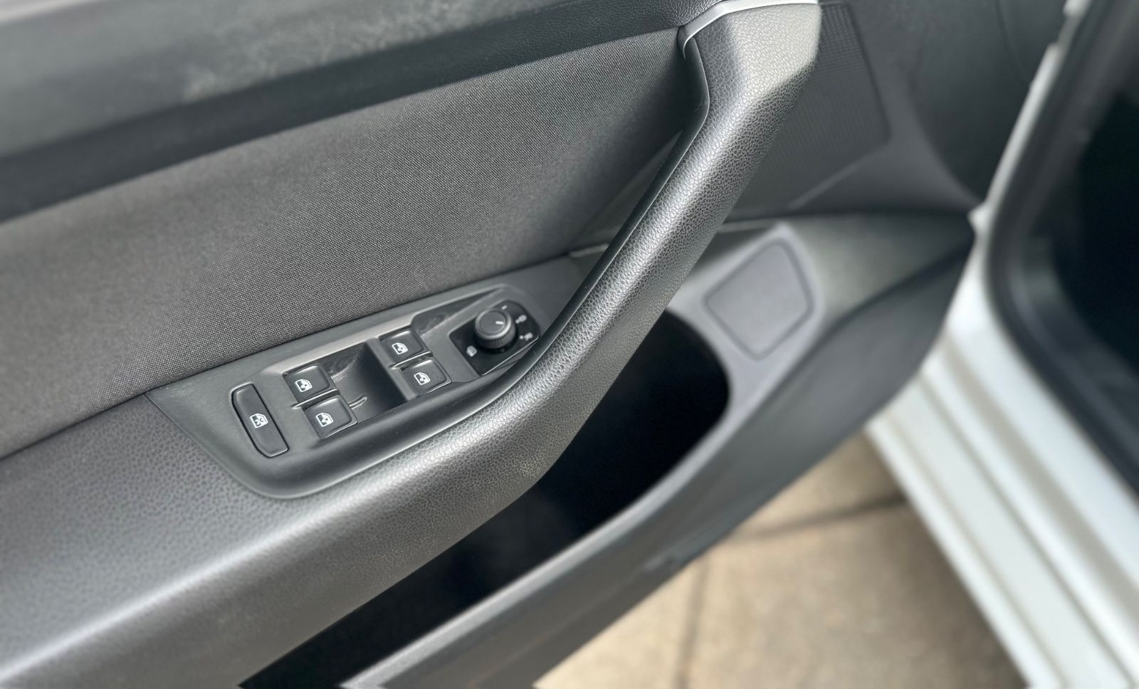 Volkswagen Passat Business MASSAGE LED NAVI RFK foto 24