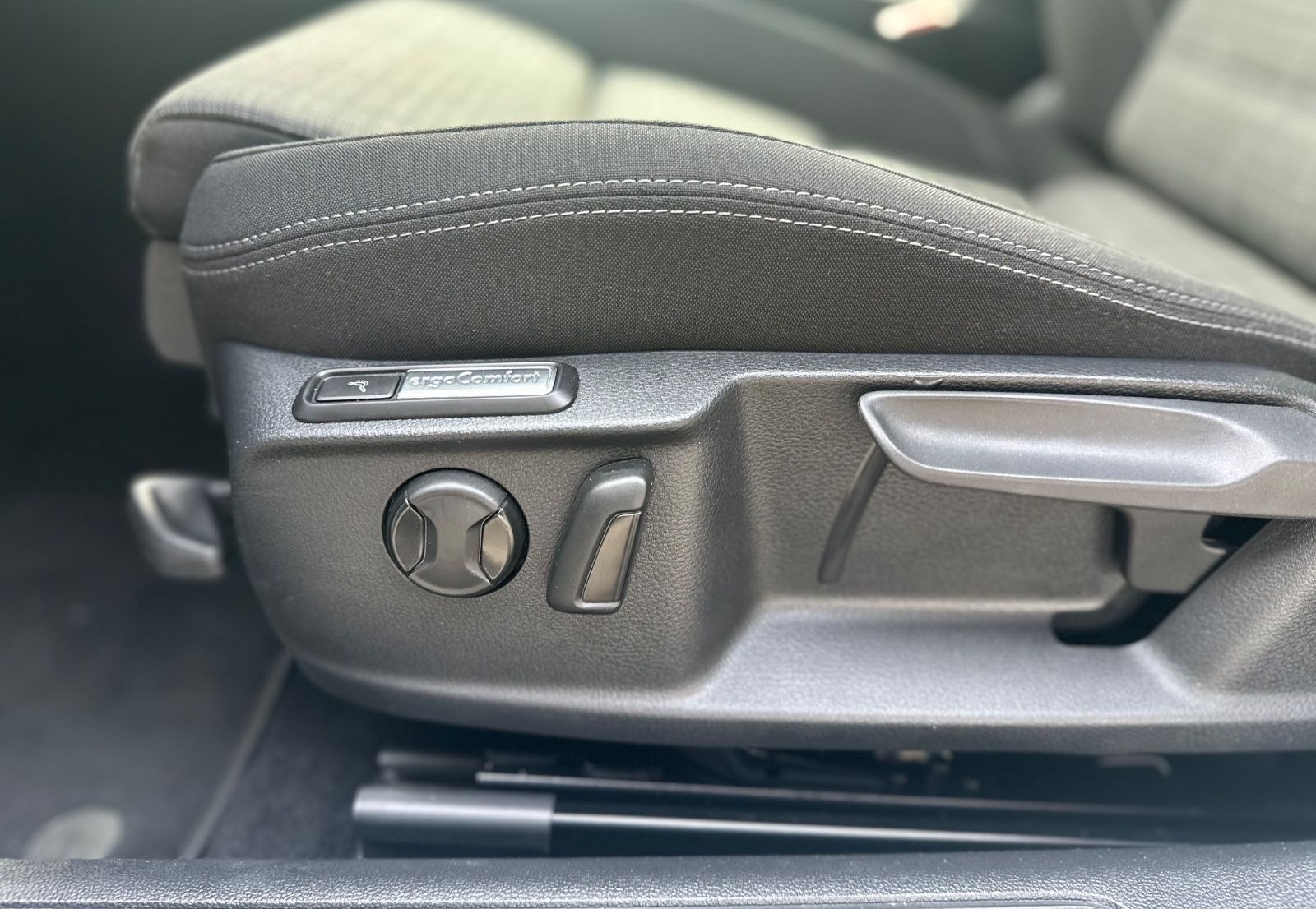 Volkswagen Passat Business MASSAGE LED NAVI RFK foto 25