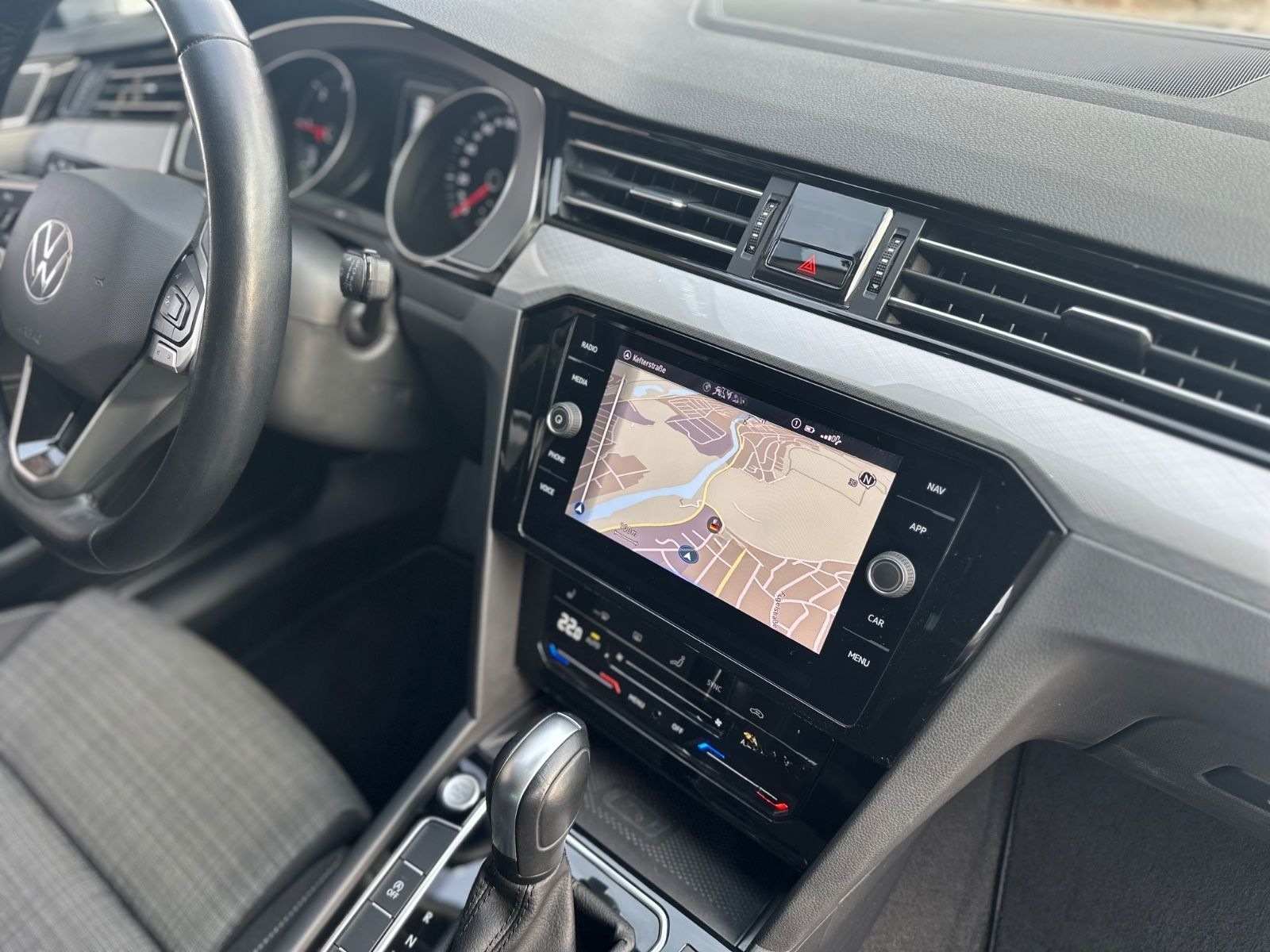 Volkswagen Passat Business MASSAGE LED NAVI RFK foto 29