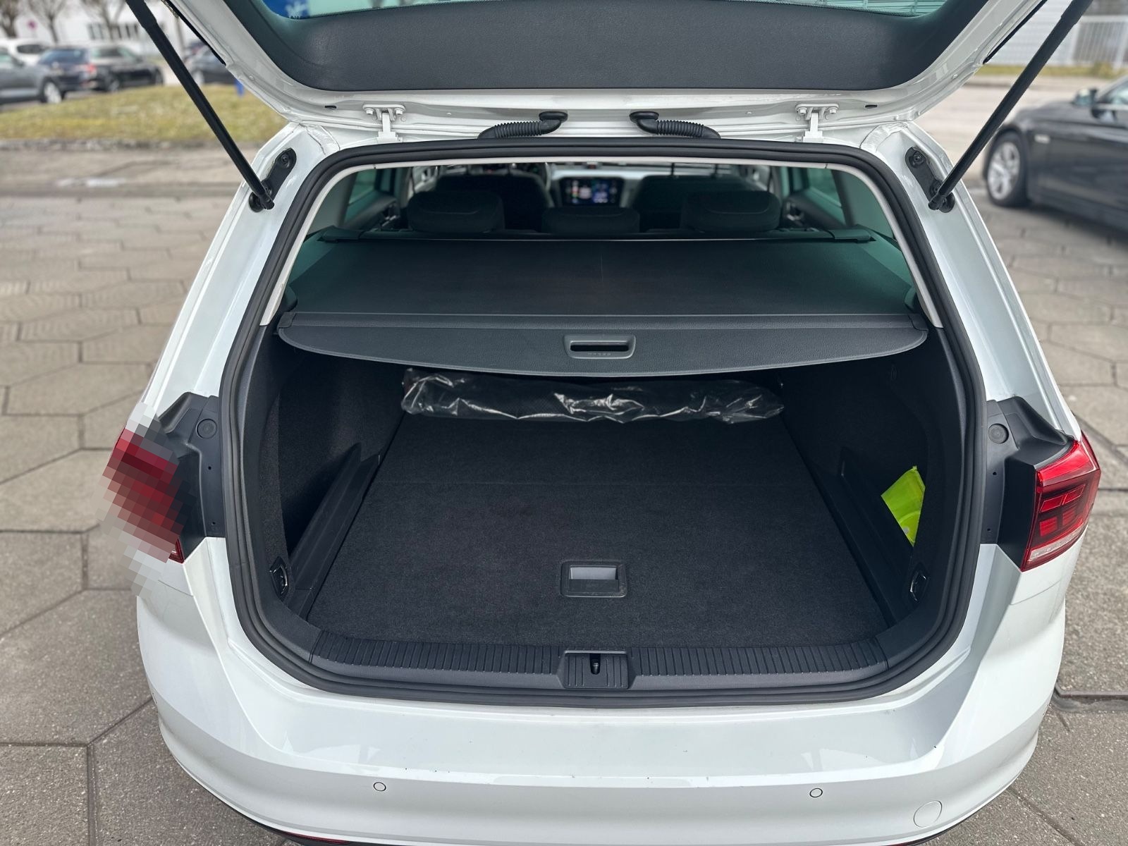 Volkswagen Passat Business MASSAGE LED NAVI RFK foto 8