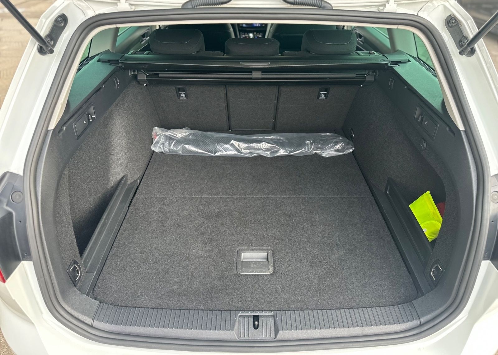 Volkswagen Passat Business MASSAGE LED NAVI RFK foto 9