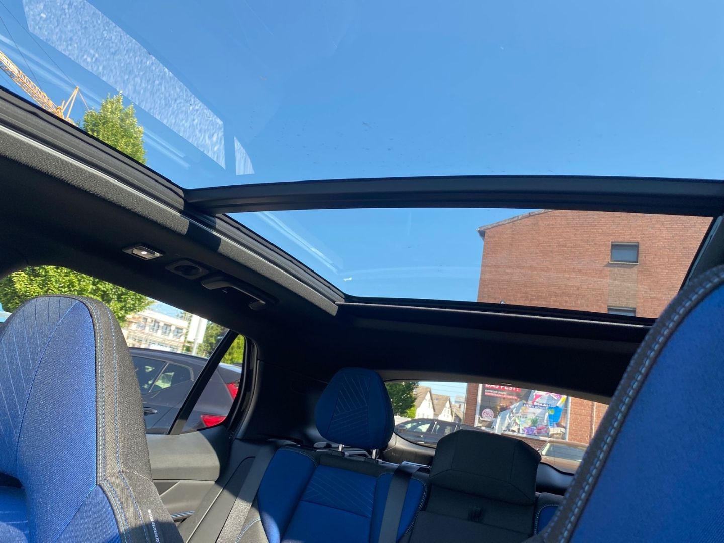 Lynk&Co 01 1.5 TD 192 kW El. Panodach Navi Memory Sitze  foto 16