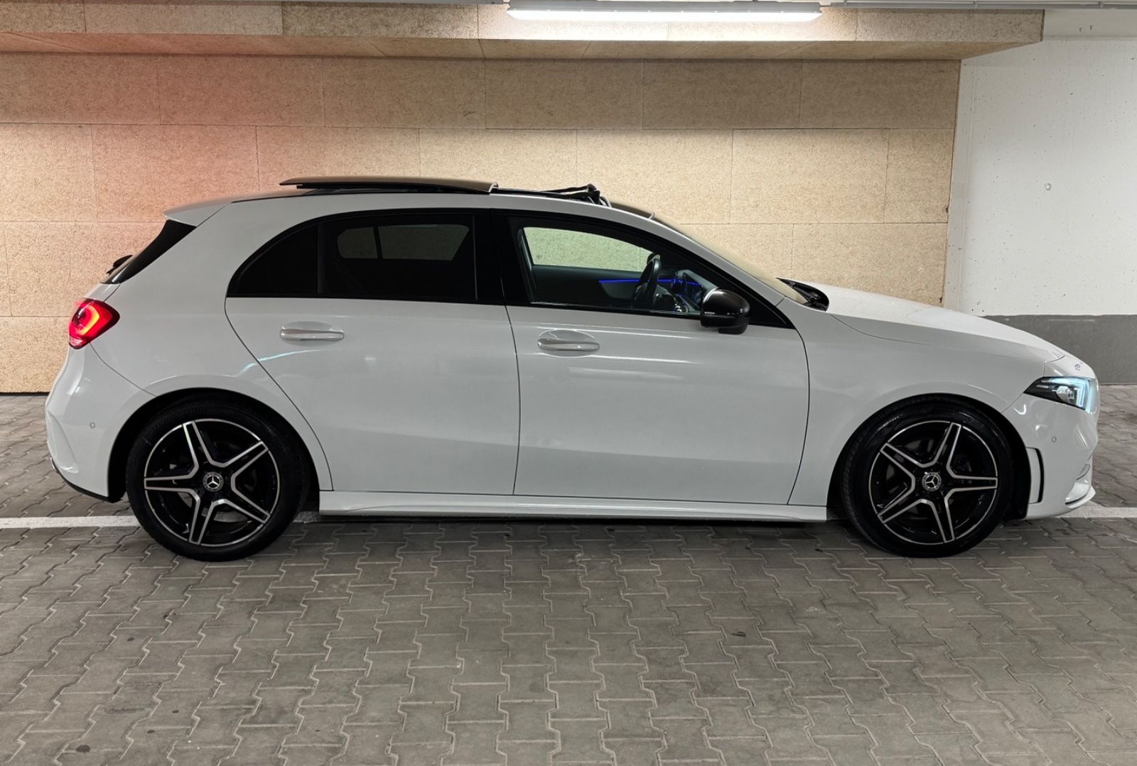 Mercedes-Benz A 180 d AMG PANO AMBI MEMO MULTB. KEY KAM 1950cc foto 14
