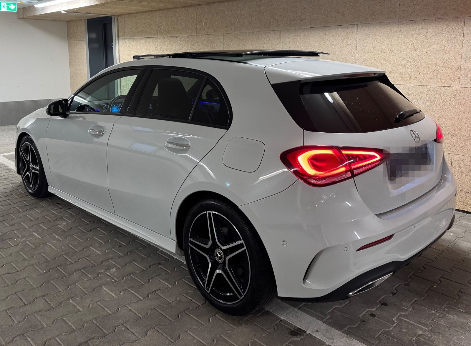 Mercedes-Benz A 180 d AMG PANO AMBI MEMO MULTB. KEY KAM 1950cc foto 8