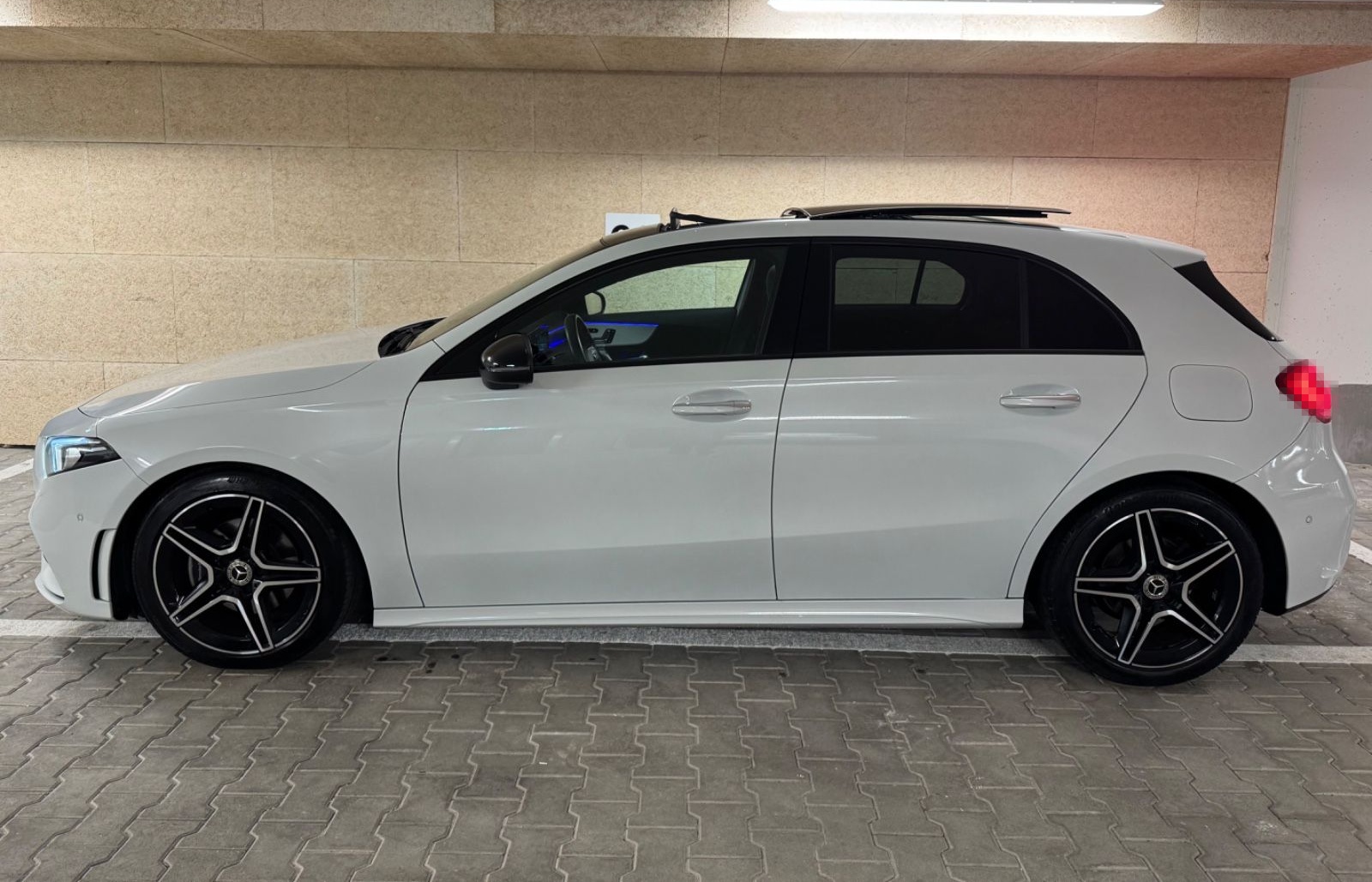 Mercedes-Benz A 180 d AMG PANO AMBI MEMO MULTB. KEY KAM 1950cc foto 10