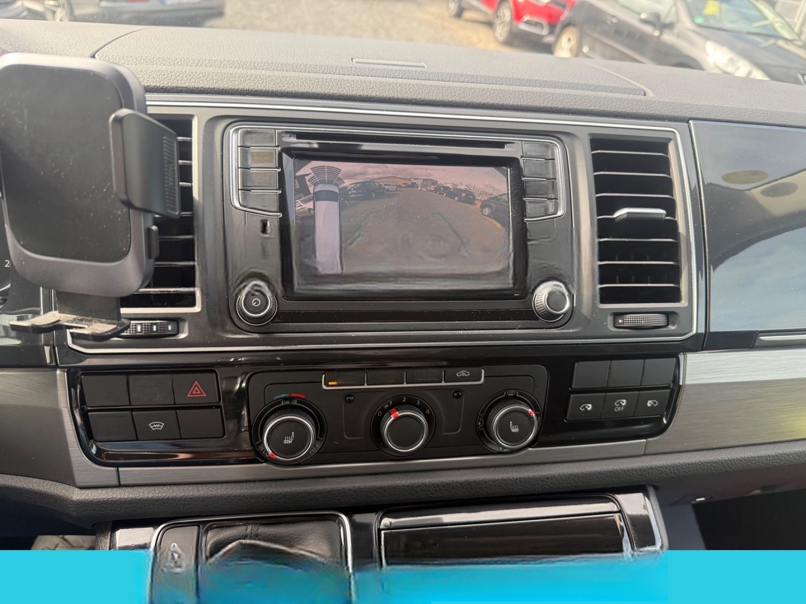 Volkswagen T6 Multivan Highline lang 8Sitze Teilleder Klima foto 18