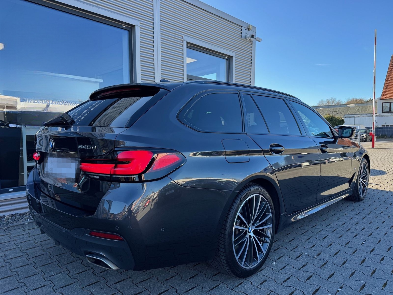 BMW 540d xDrive Touring MSport AHK Pano HeadUp DrivA foto 2