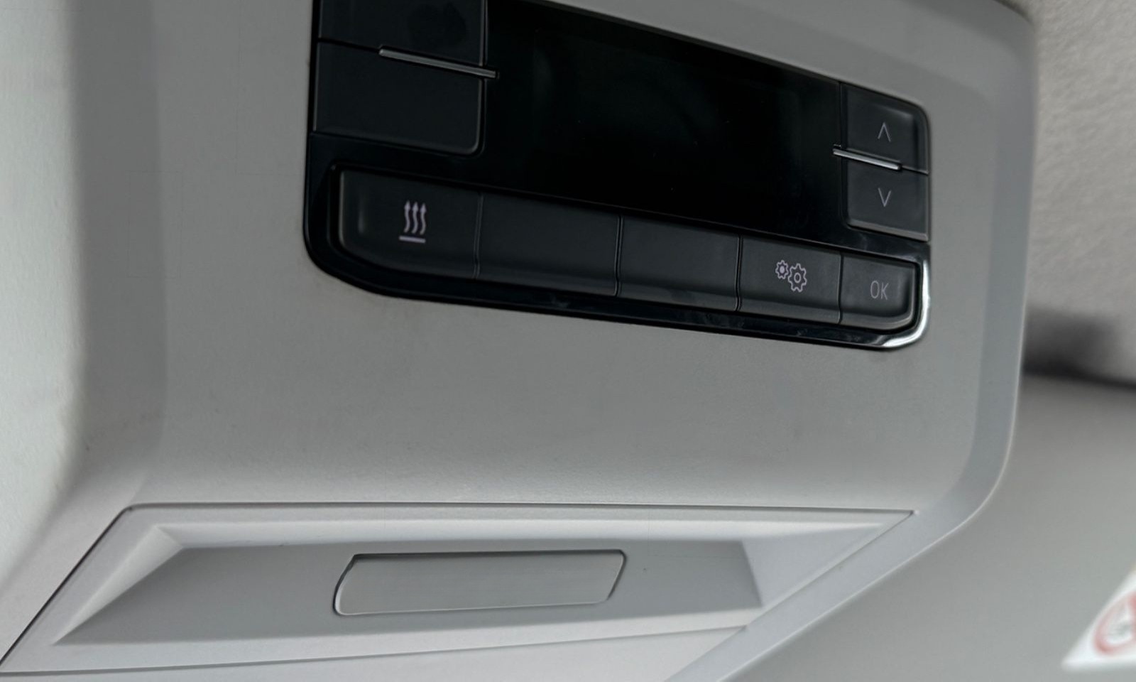 Volkswagen T6.1 Transporter Kasten lang AHK Stndhzg PDC foto 11