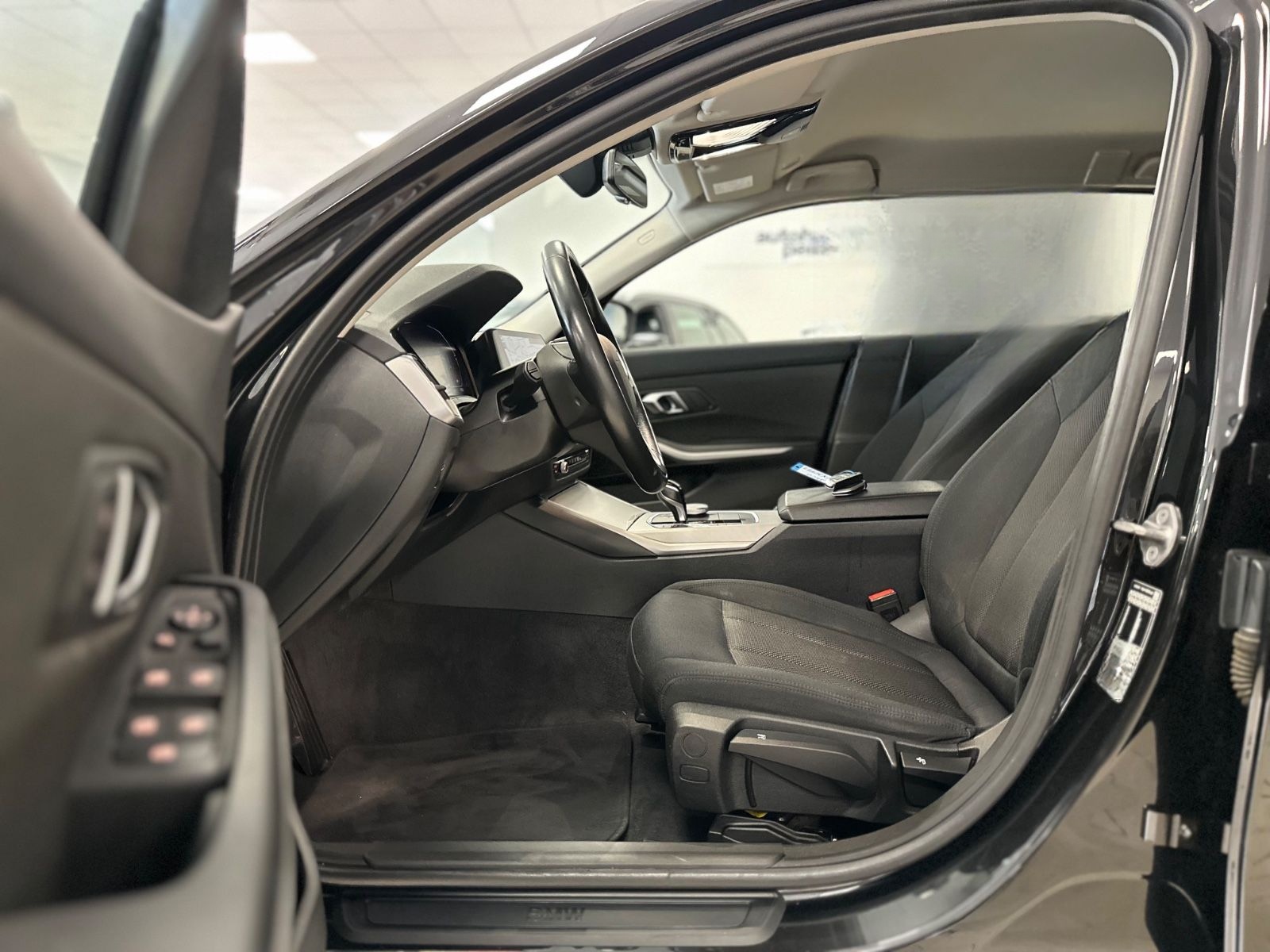 BMW 318d Advantage Aut/Navi/ParkAss/SitzHeiz/Tempoma foto 14