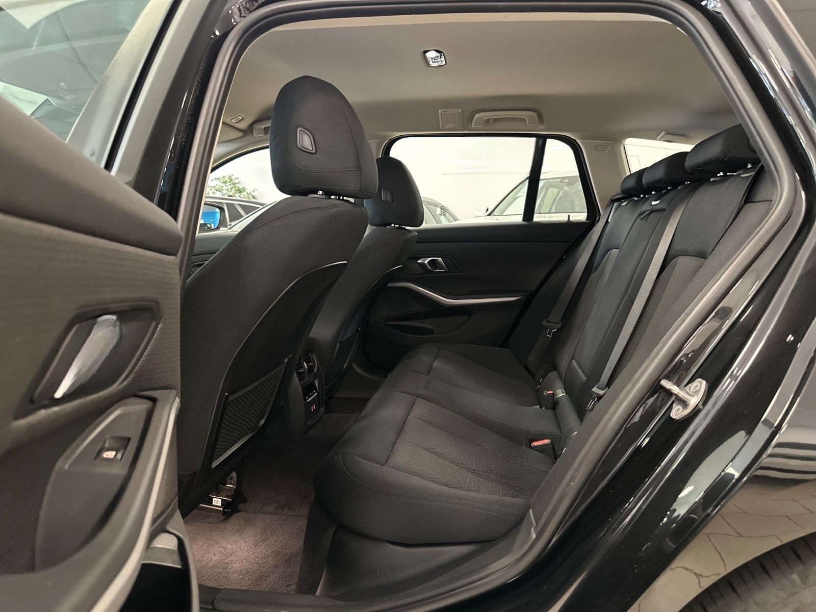 BMW 318d Advantage Aut/Navi/ParkAss/SitzHeiz/Tempoma foto 19