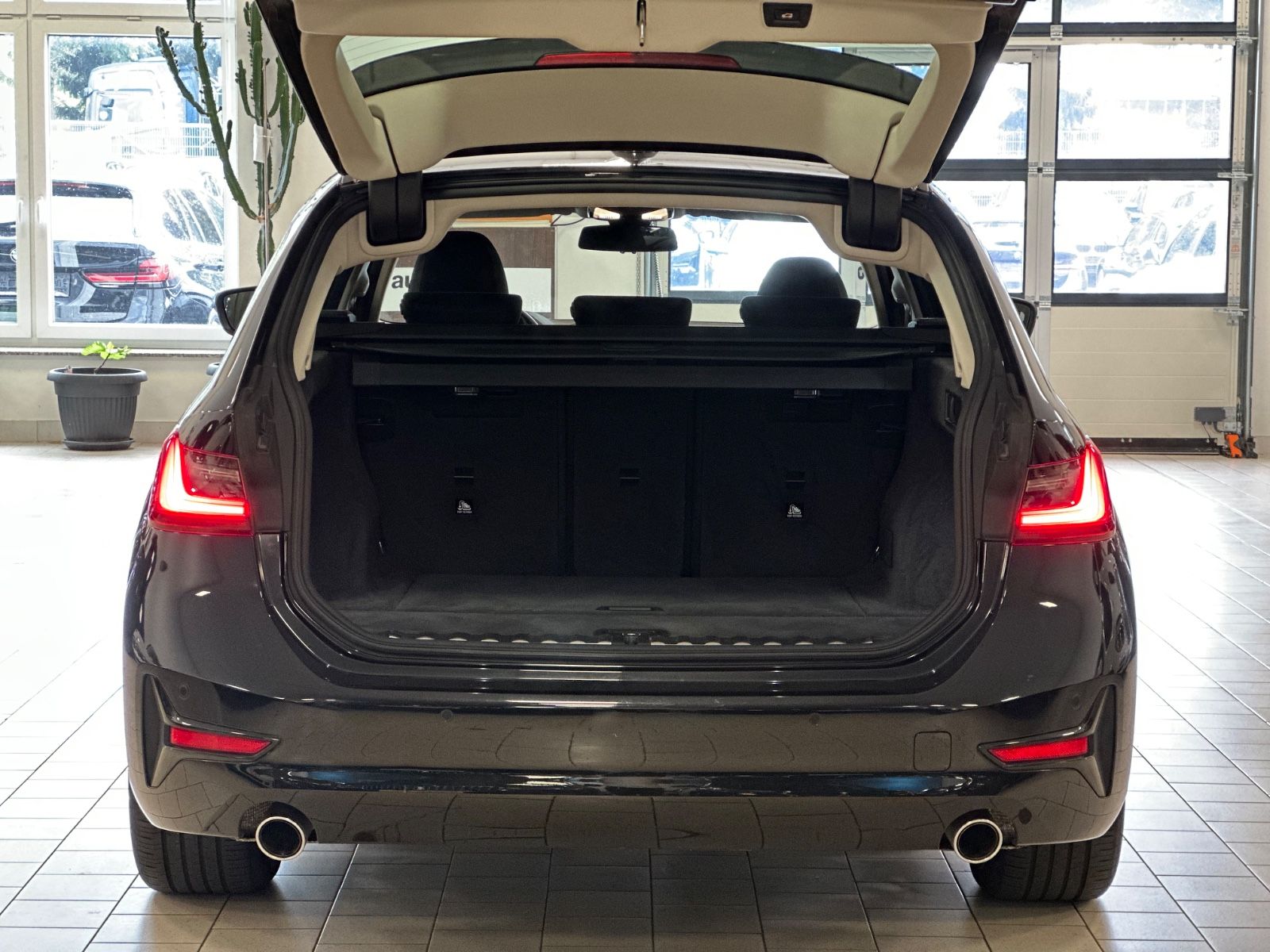 BMW 318d Advantage Aut/Navi/ParkAss/SitzHeiz/Tempoma foto 20