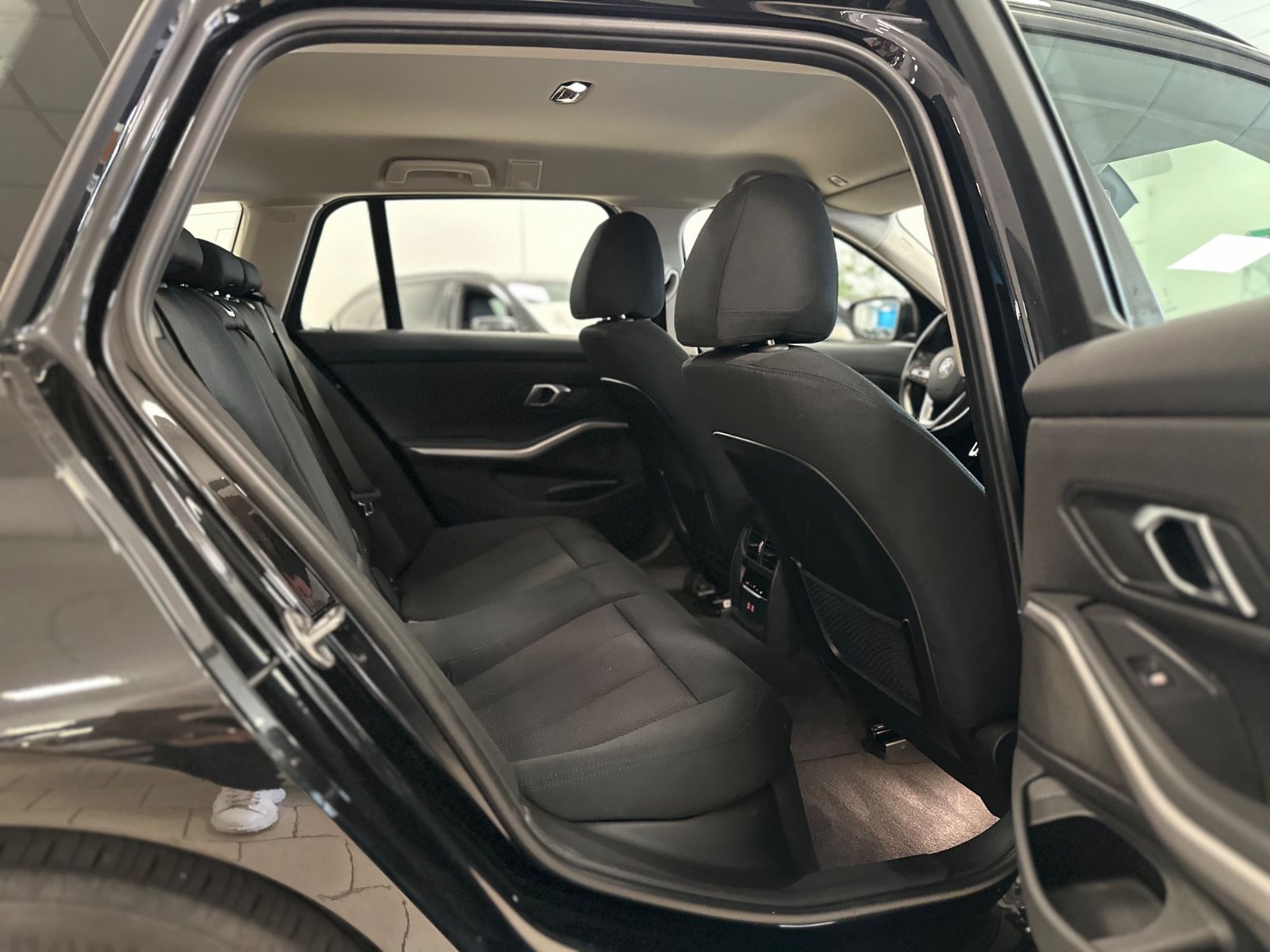 BMW 318d Advantage Aut/Navi/ParkAss/SitzHeiz/Tempoma foto 21