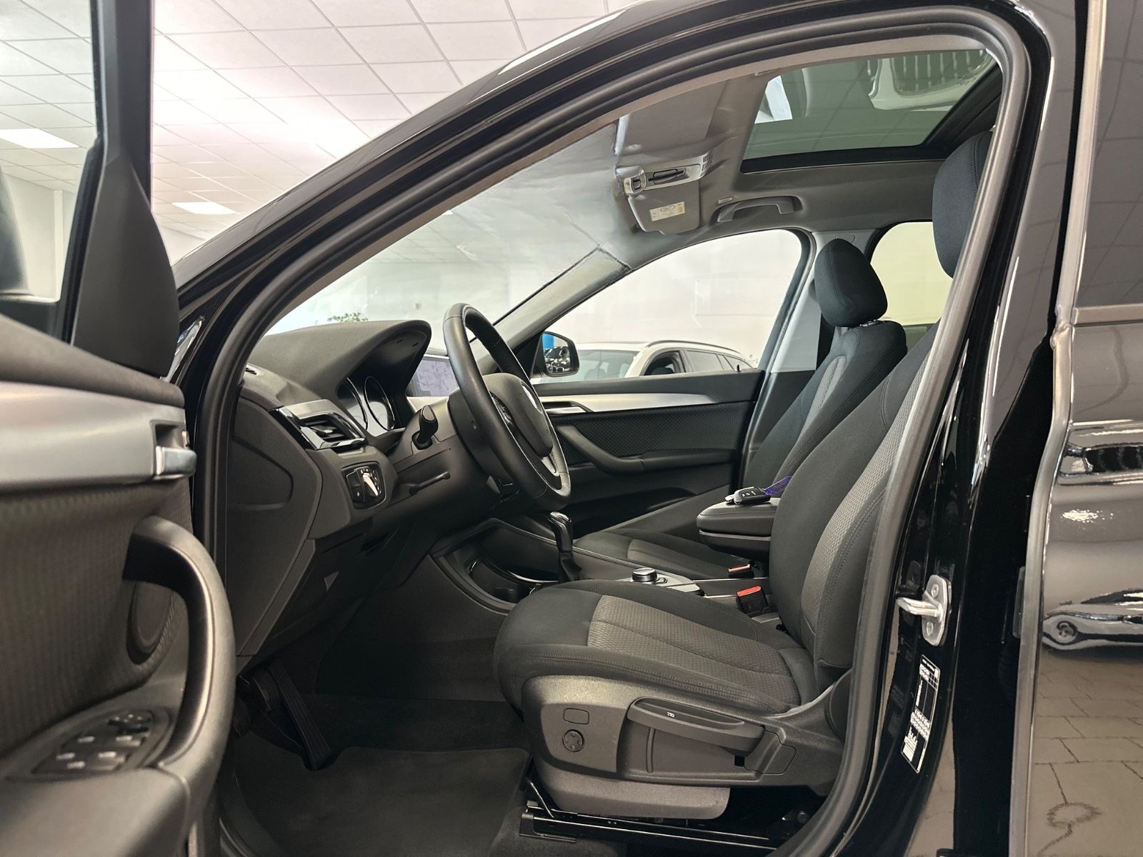 BMW X1 sDrive 18i Navi/Panorama/ParkAssist/Tempomat foto 15