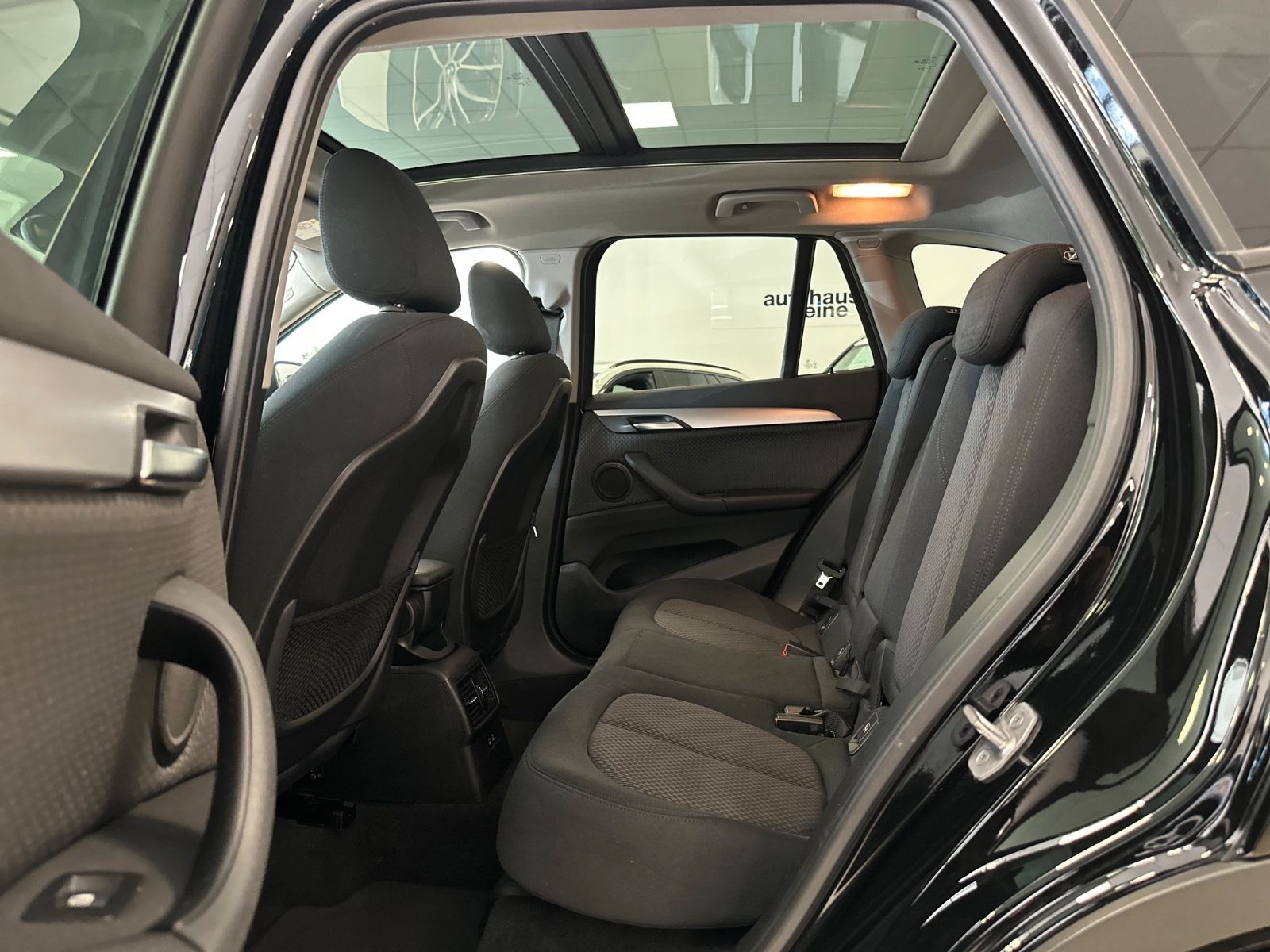 BMW X1 sDrive 18i Navi/Panorama/ParkAssist/Tempomat foto 20