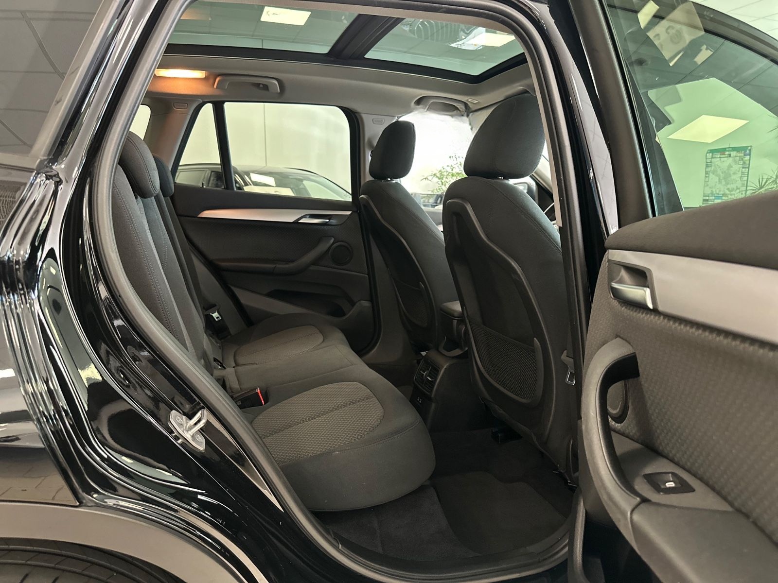BMW X1 sDrive 18i Navi/Panorama/ParkAssist/Tempomat foto 22