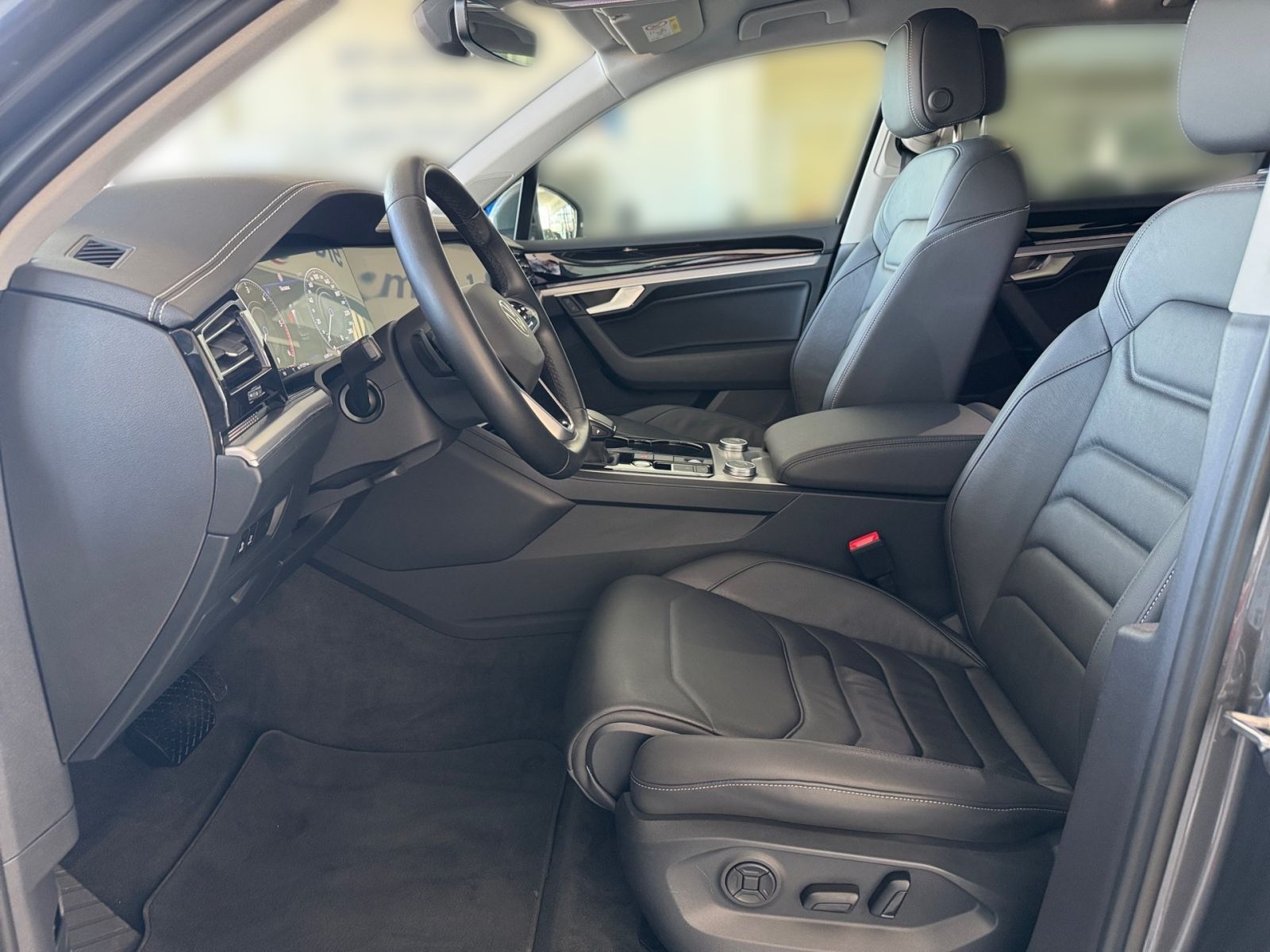 Volkswagen Touareg Elegance 3.0TDI +R-LINE+AHK+KAMERA+LUFT+ foto 12