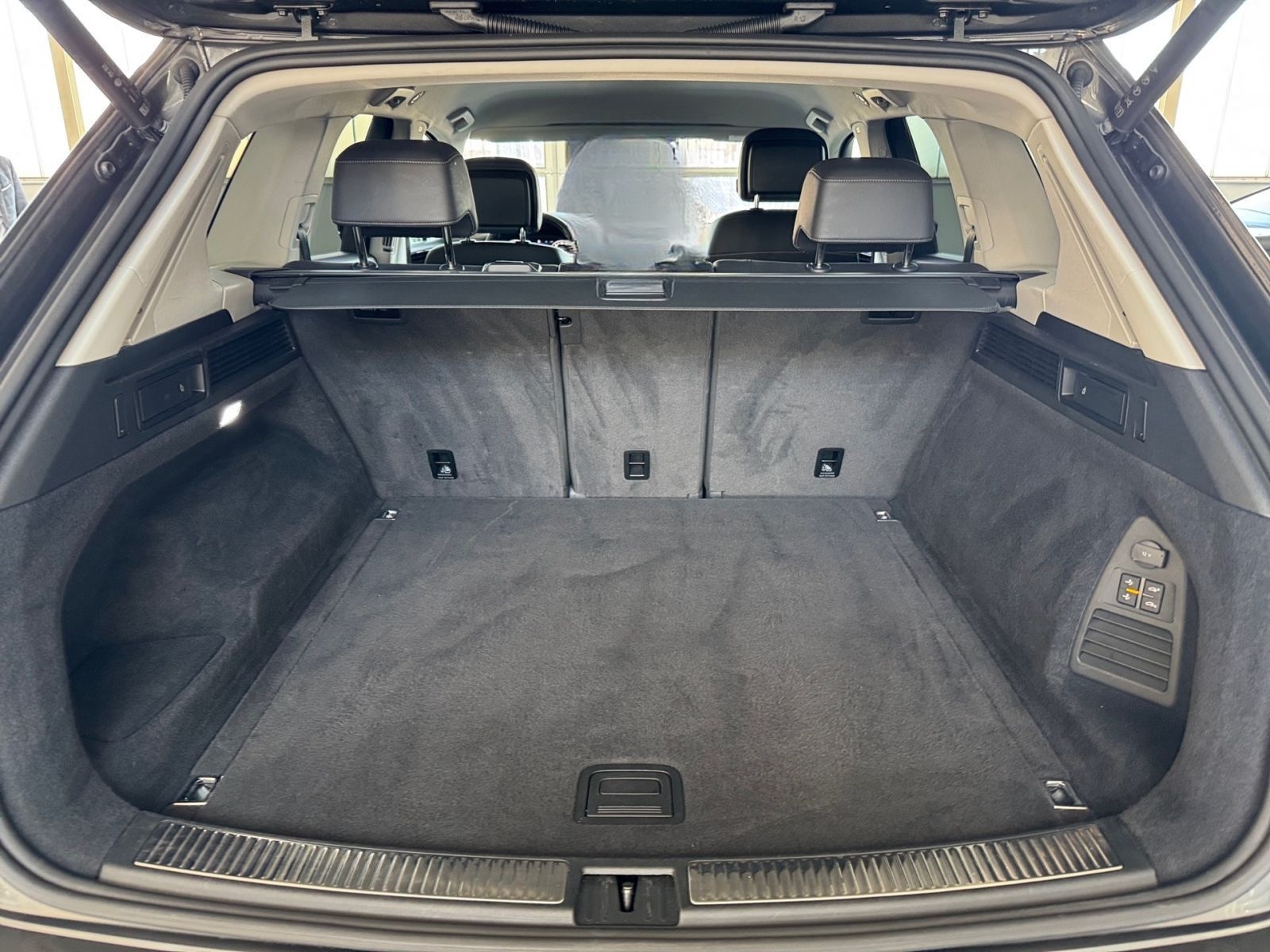 Volkswagen Touareg Elegance 3.0TDI +R-LINE+AHK+KAMERA+LUFT+ foto 17