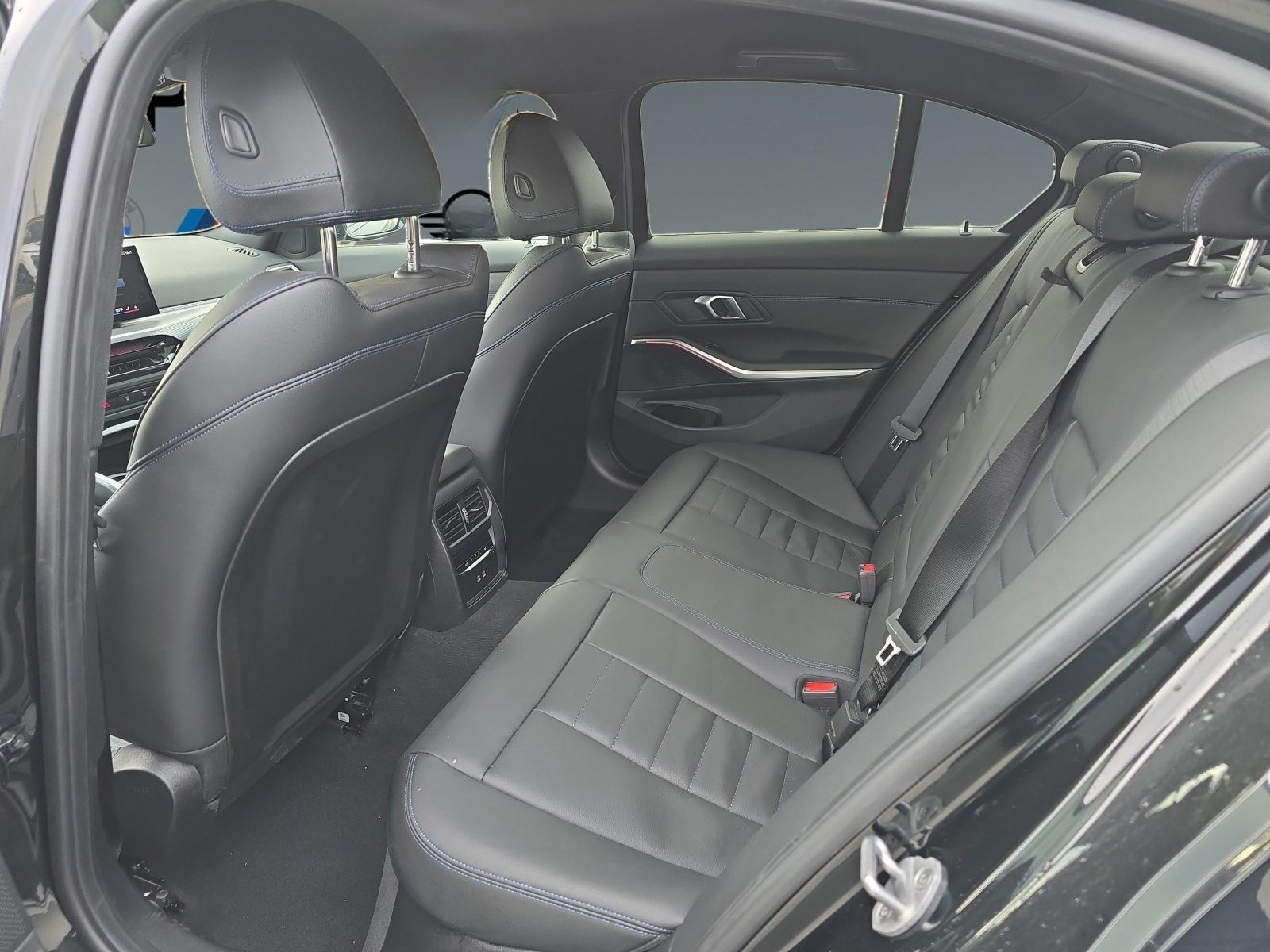 BMW 330i xDrive M Sportpaket*360 Kamera*ACC*Live Coc foto 12