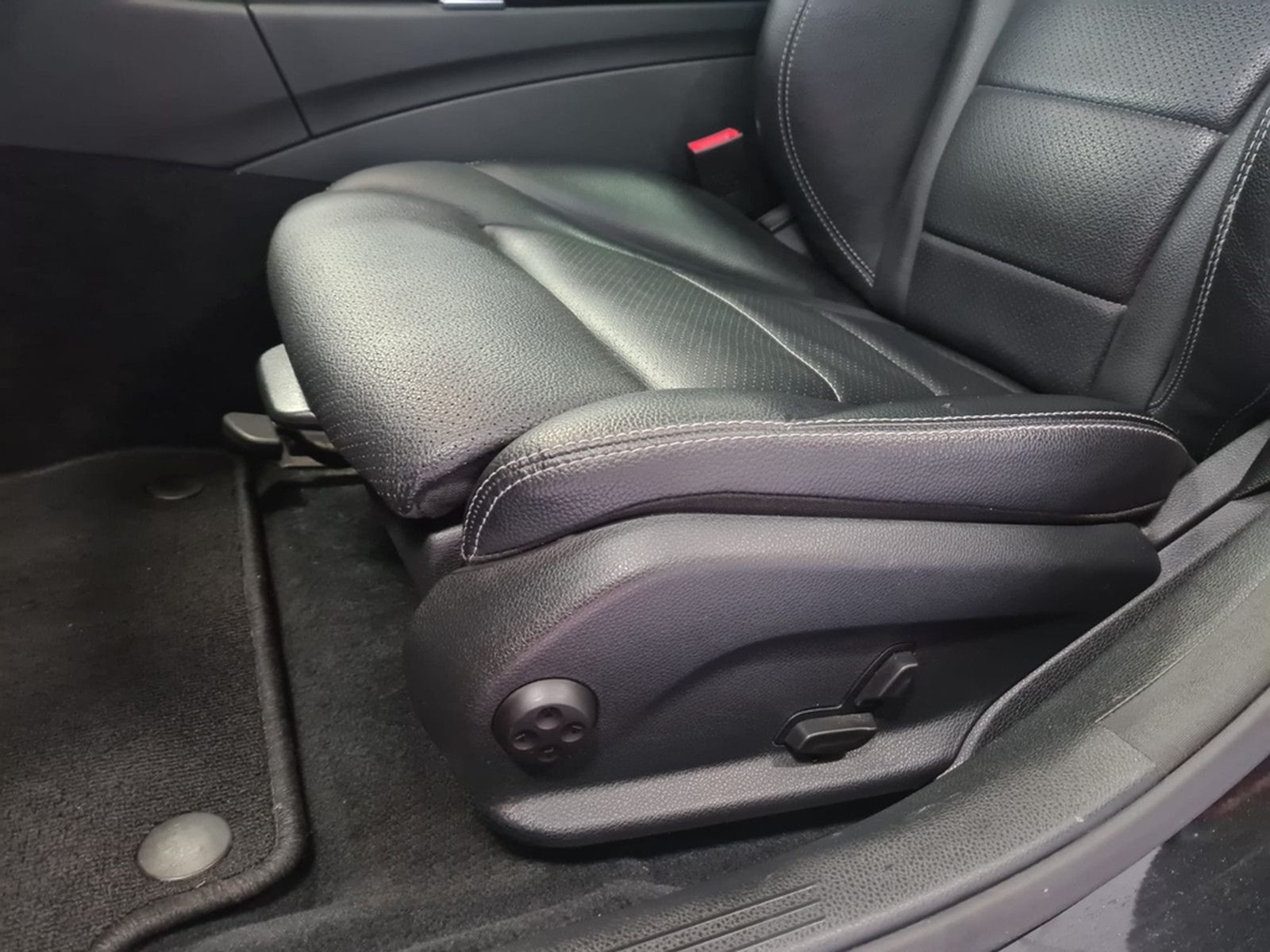 Mercedes-Benz C 250 T / AMG / NAVI / LEDER / PANORAMADACH foto 14