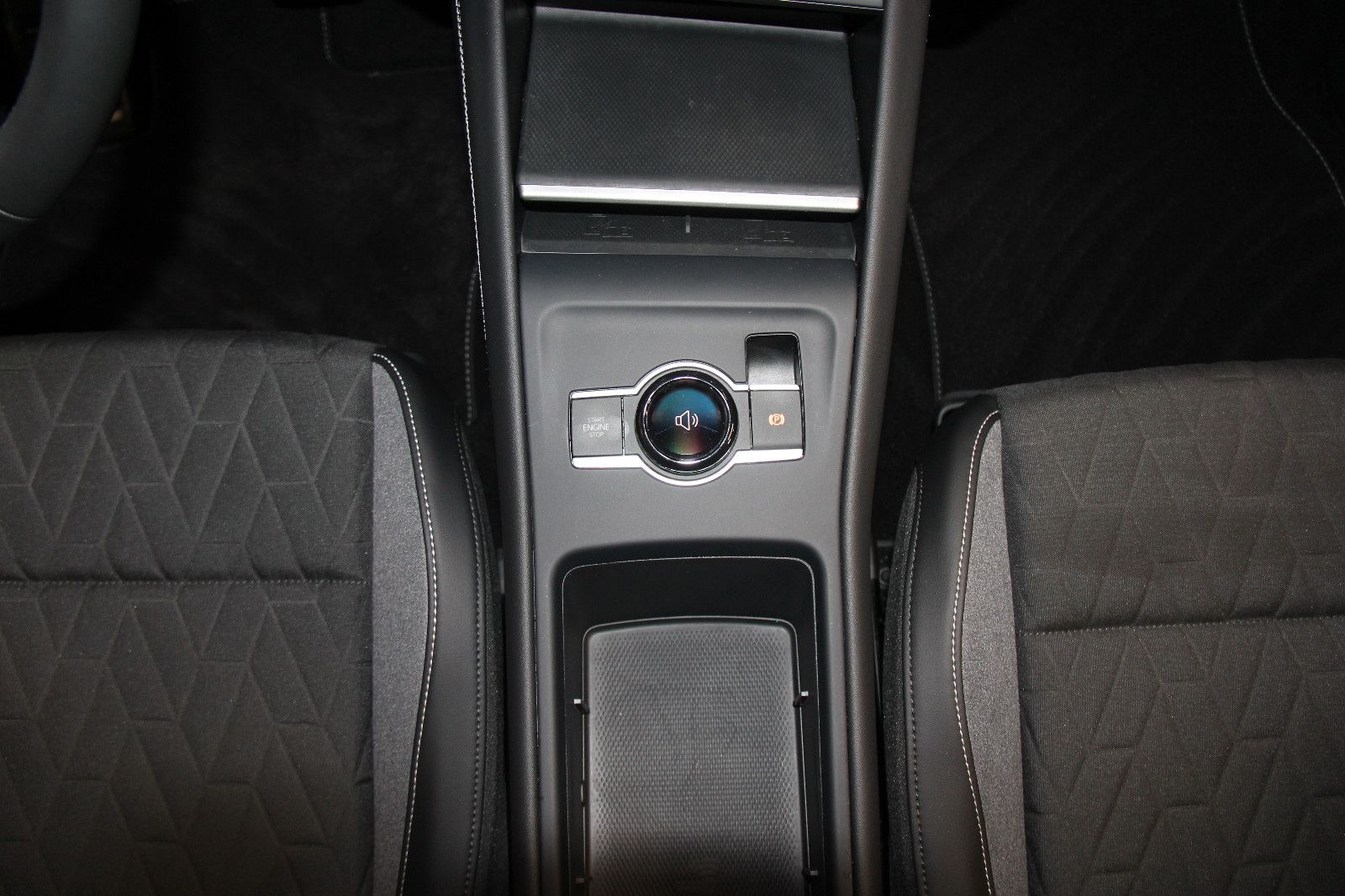 Volkswagen Tiguan 1.5 eTSI Goal HD-MATRIX HUD NAV AHK 360° foto 22