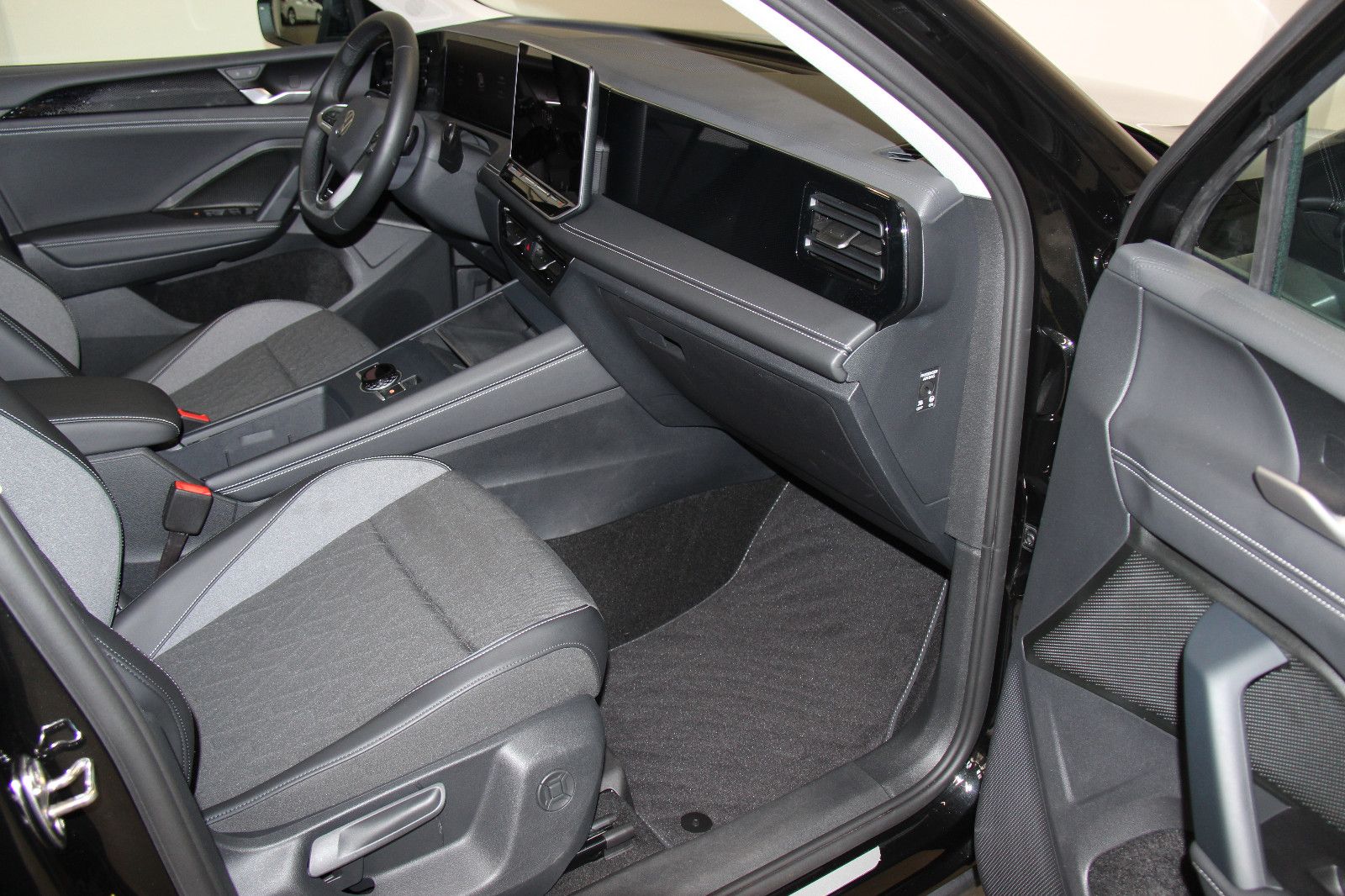 Volkswagen Tiguan 1.5 eTSI Goal HD-MATRIX HUD NAV AHK 360° foto 6